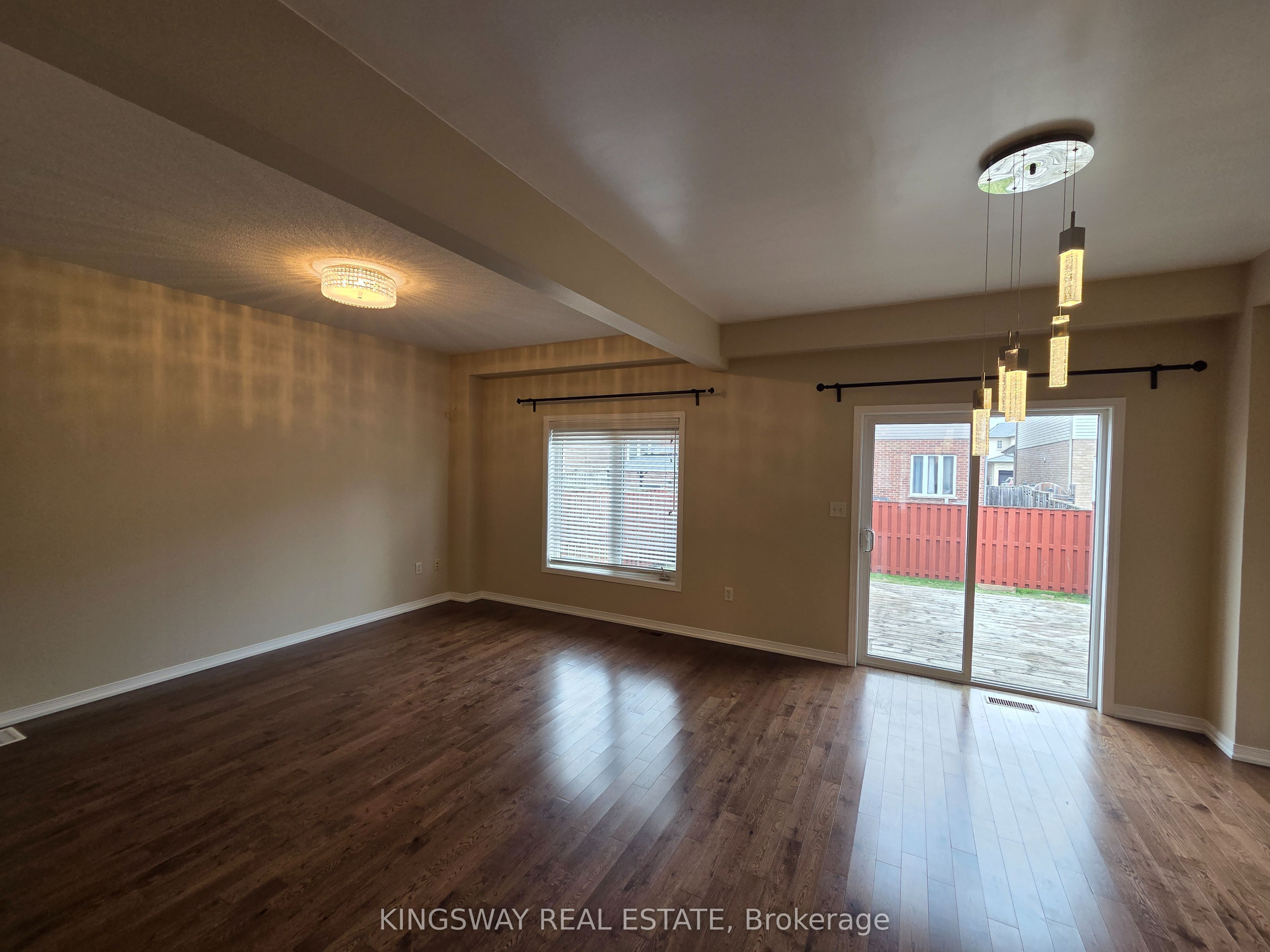 28 Tidemore Heights Property Photo 8