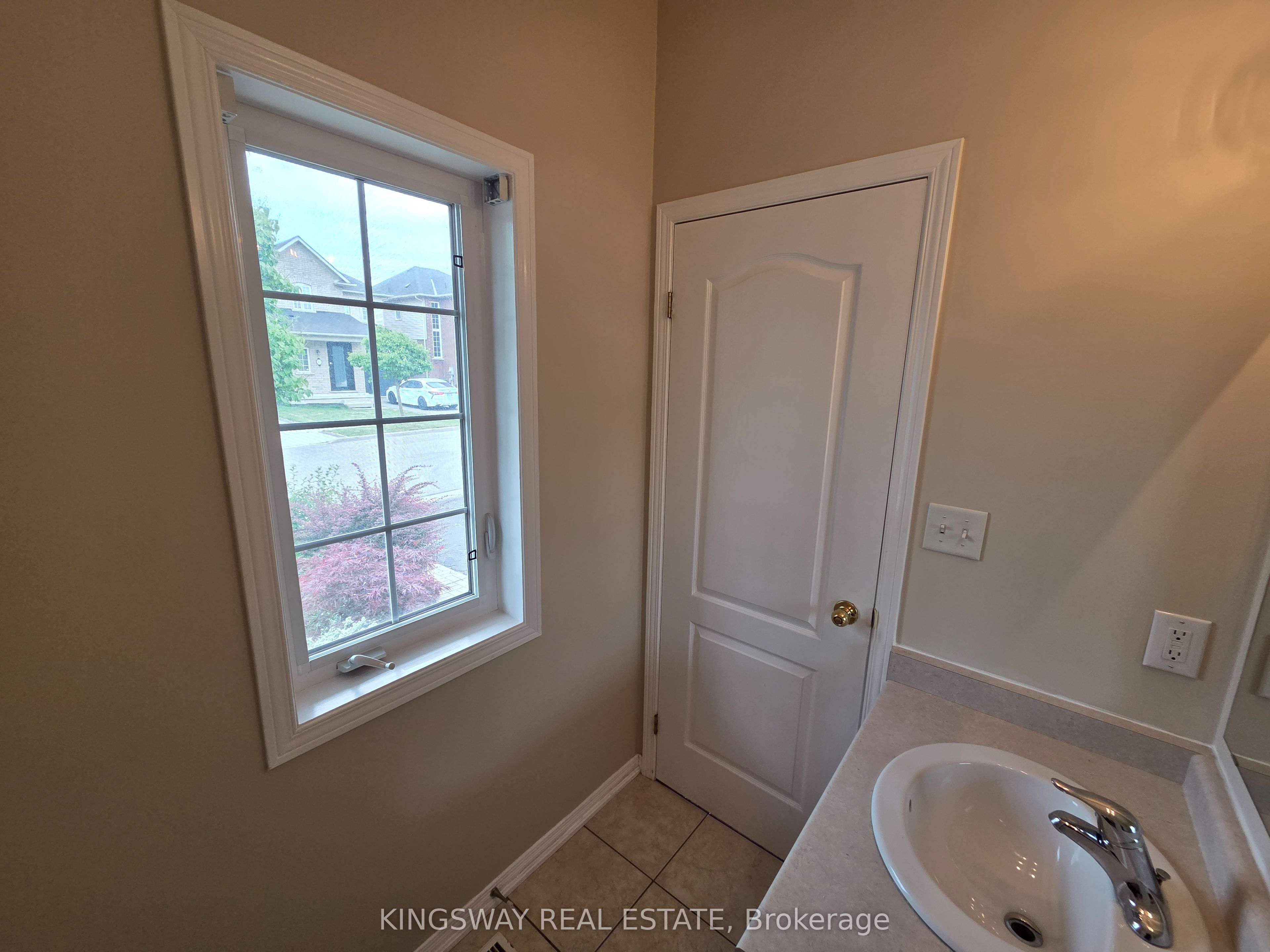 28 Tidemore Heights Property Photo 16