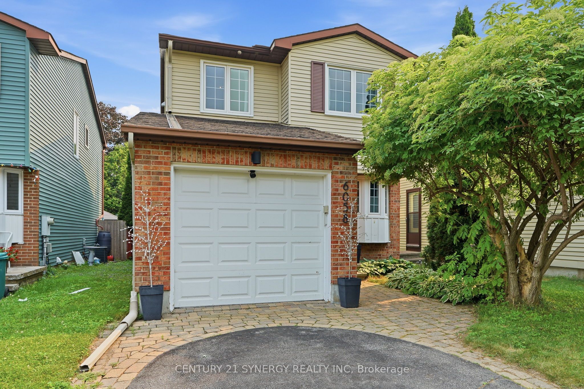 6058 Forestglen Crescent Property Photo 1