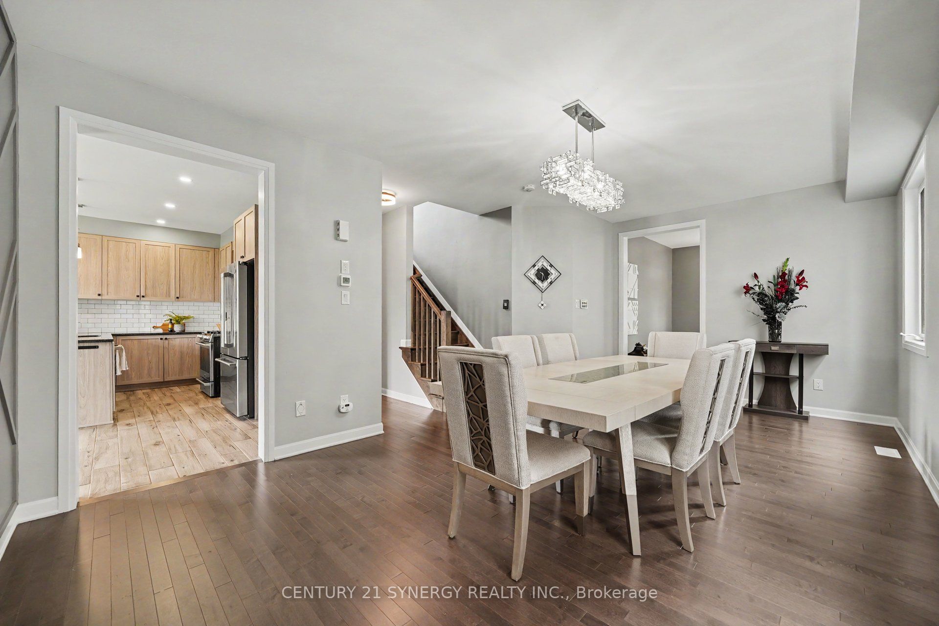 3207 Harvester Crescent Property Photo 6