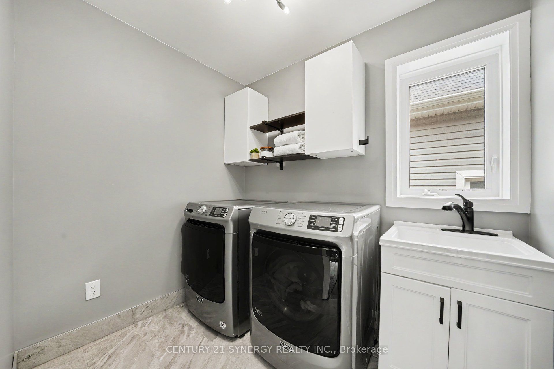 3207 Harvester Crescent Property Photo 15