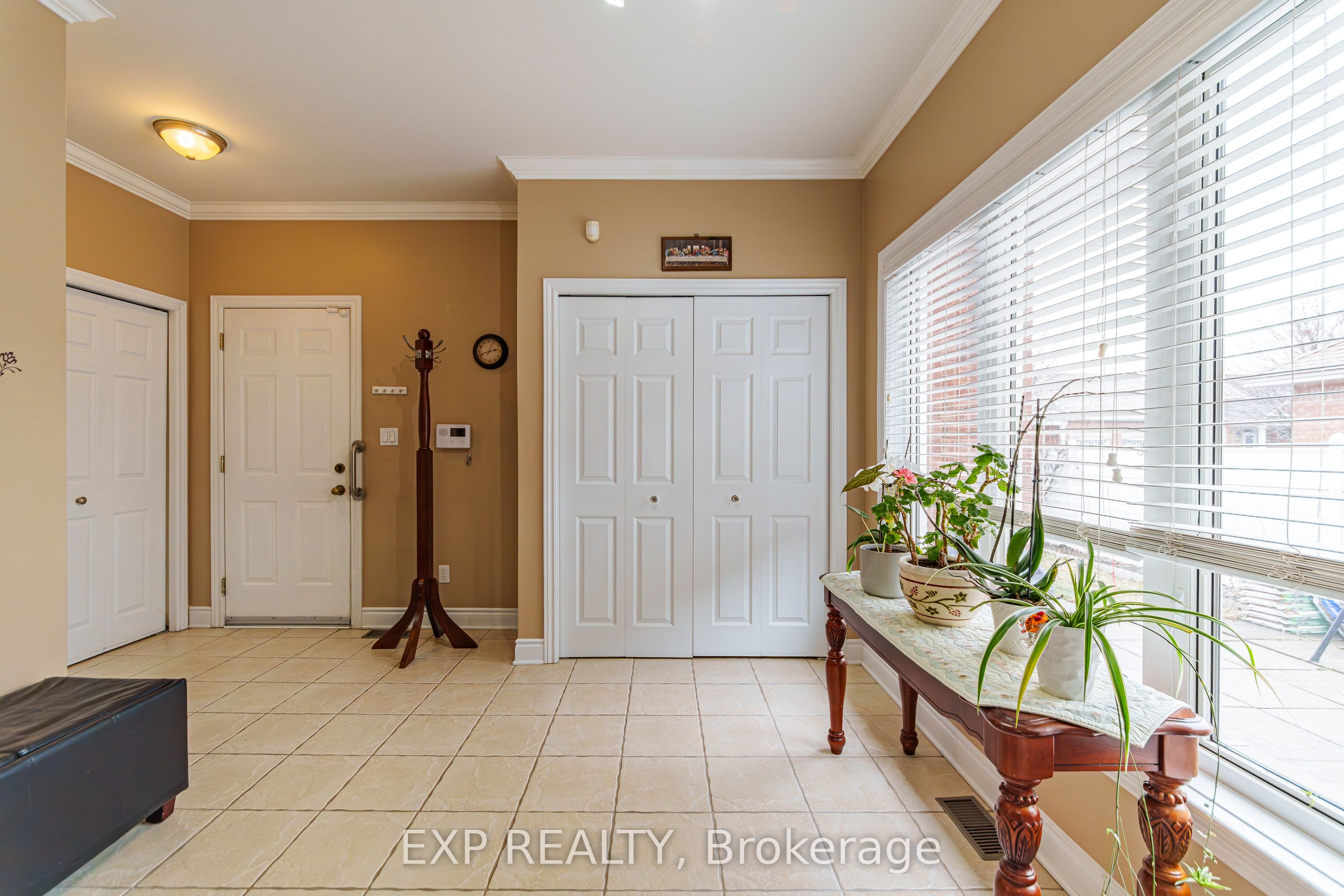 1496 Queensdale Avenue Property Photo 6