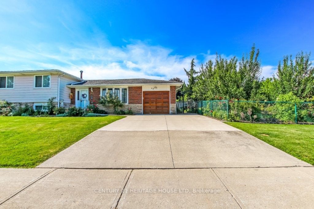 63 Confederation Drive Property Photo 1