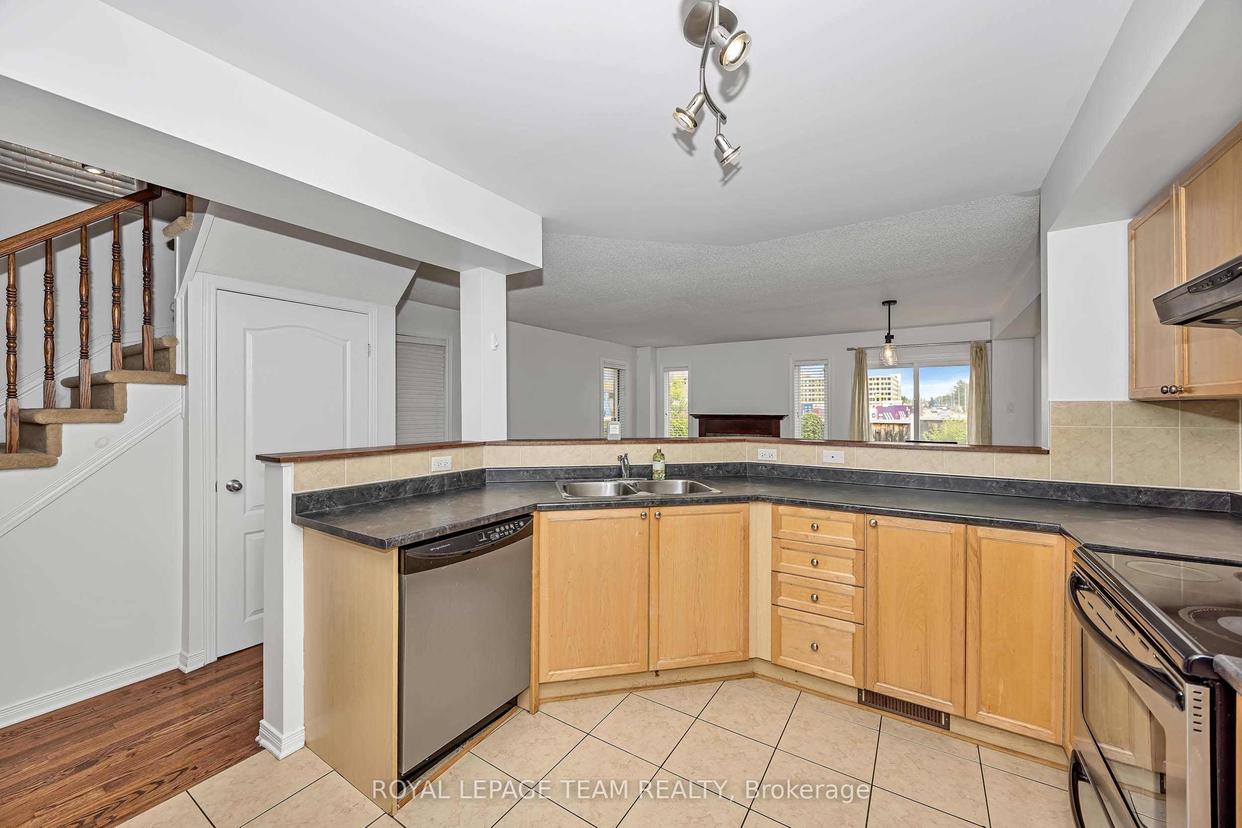 323 Freedom Private Property Photo 5