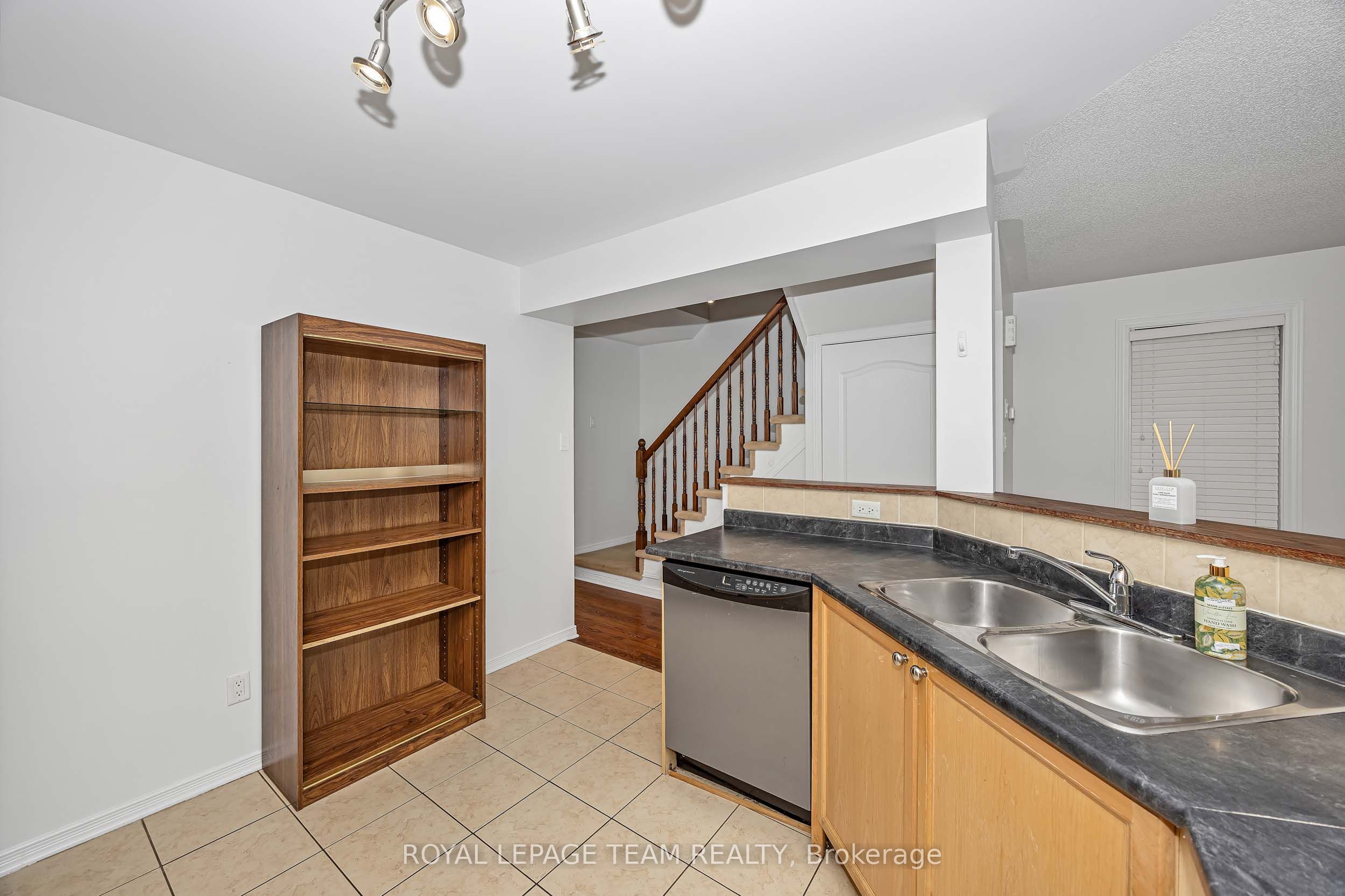 323 Freedom Private Property Photo 6
