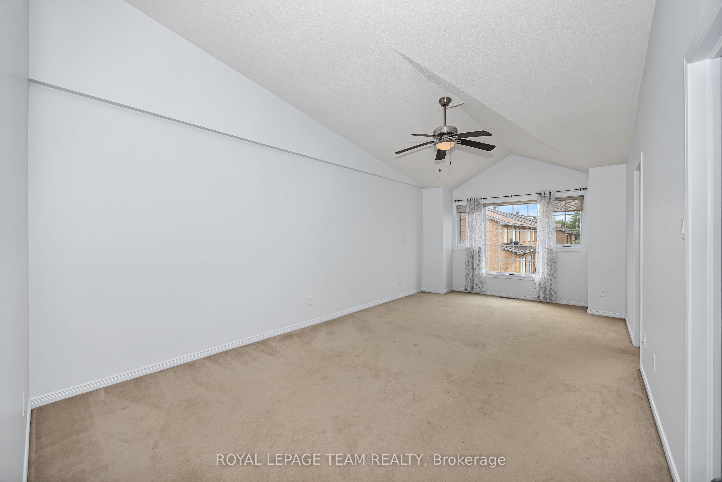 323 Freedom Private Property Photo 16