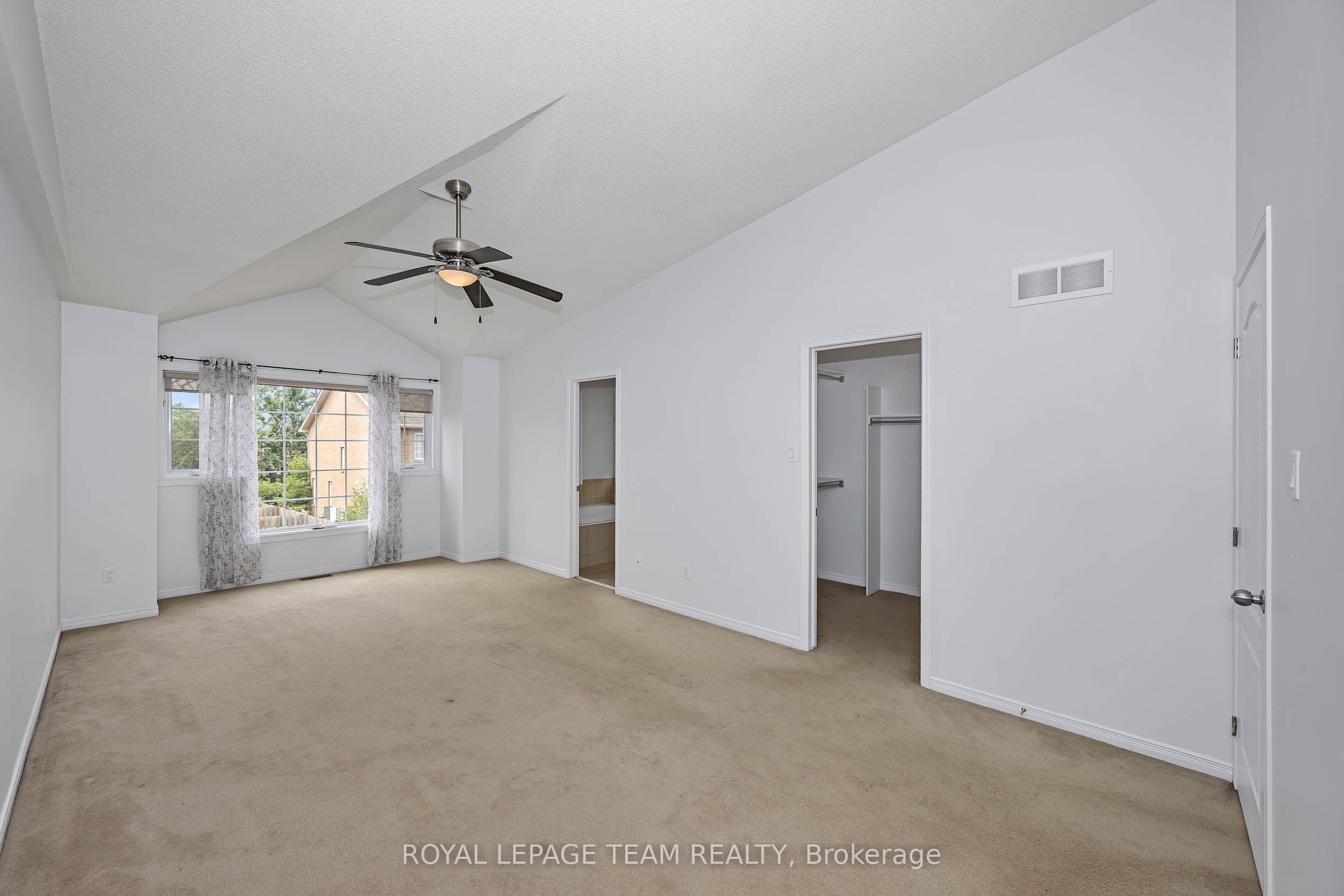 323 Freedom Private Property Photo 17