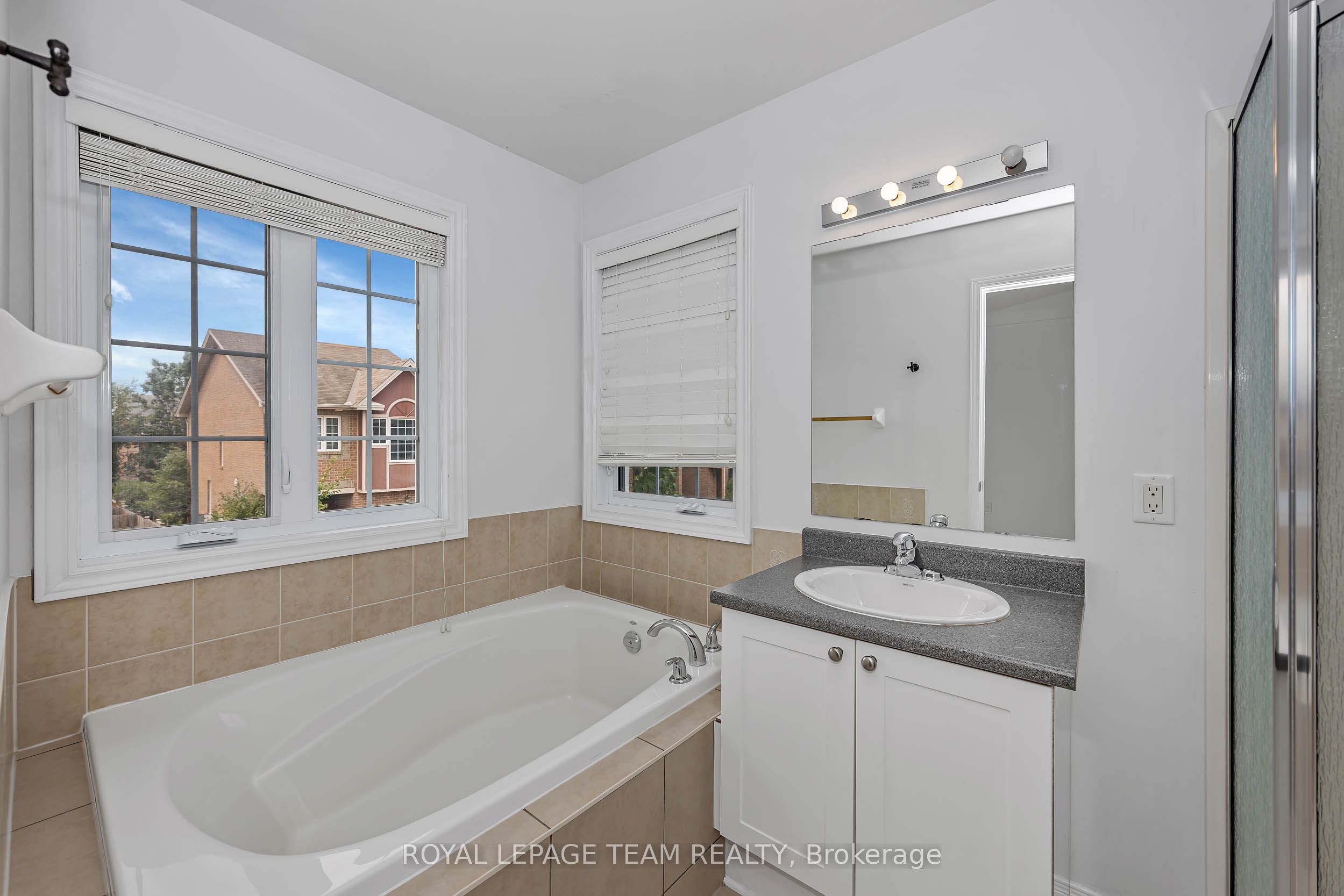323 Freedom Private Property Photo 19