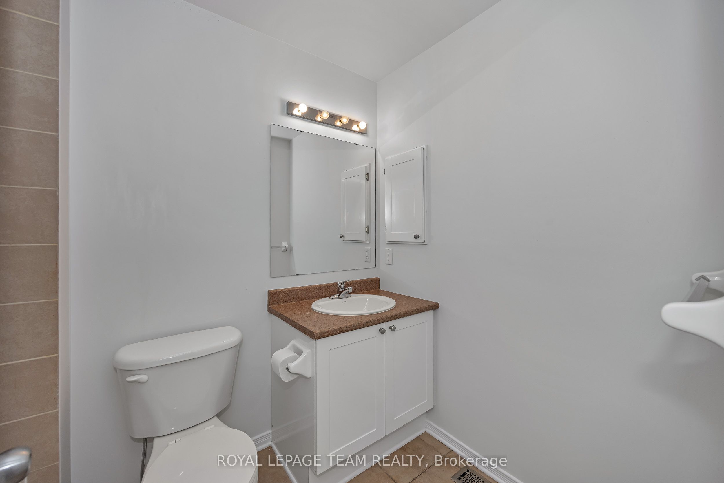 323 Freedom Private Property Photo 26
