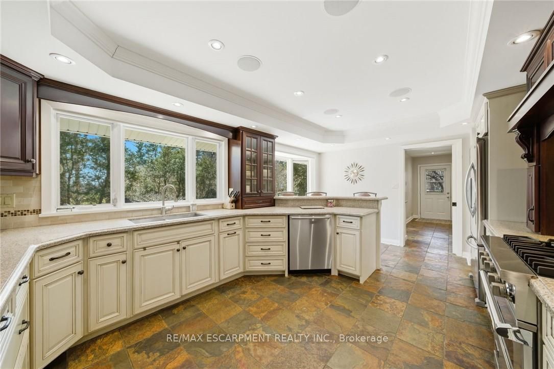 6 Summit Circle Property Photo 12