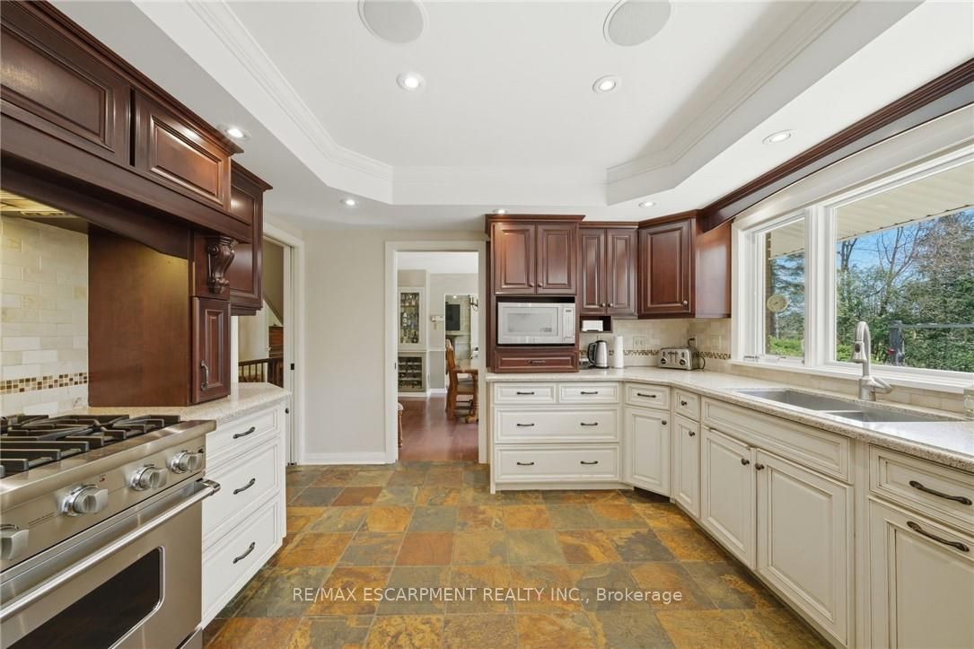 6 Summit Circle Property Photo 14