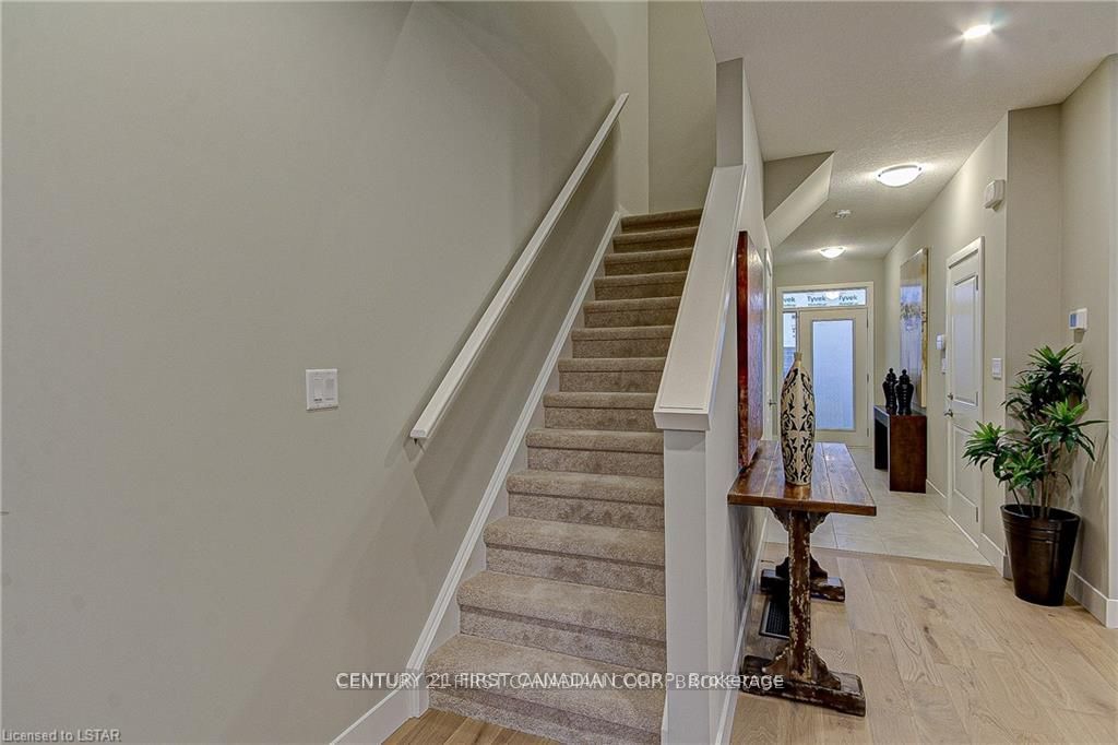 177 Edgevalley Road 88 Property Photo 15