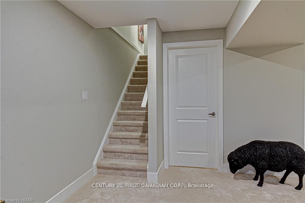 177 Edgevalley Road 88 Property Photo 27