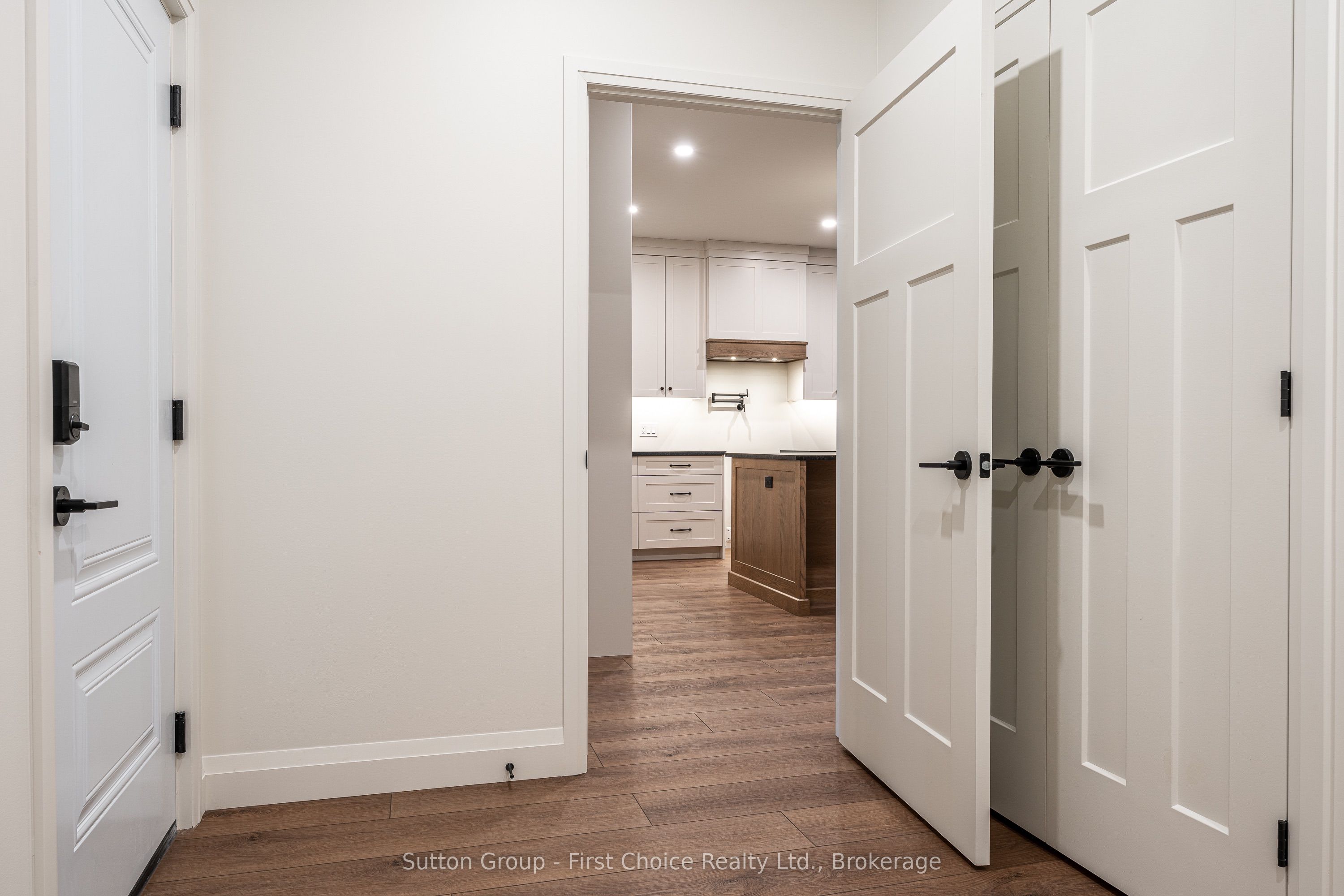238 Henry Street Property Photo 8
