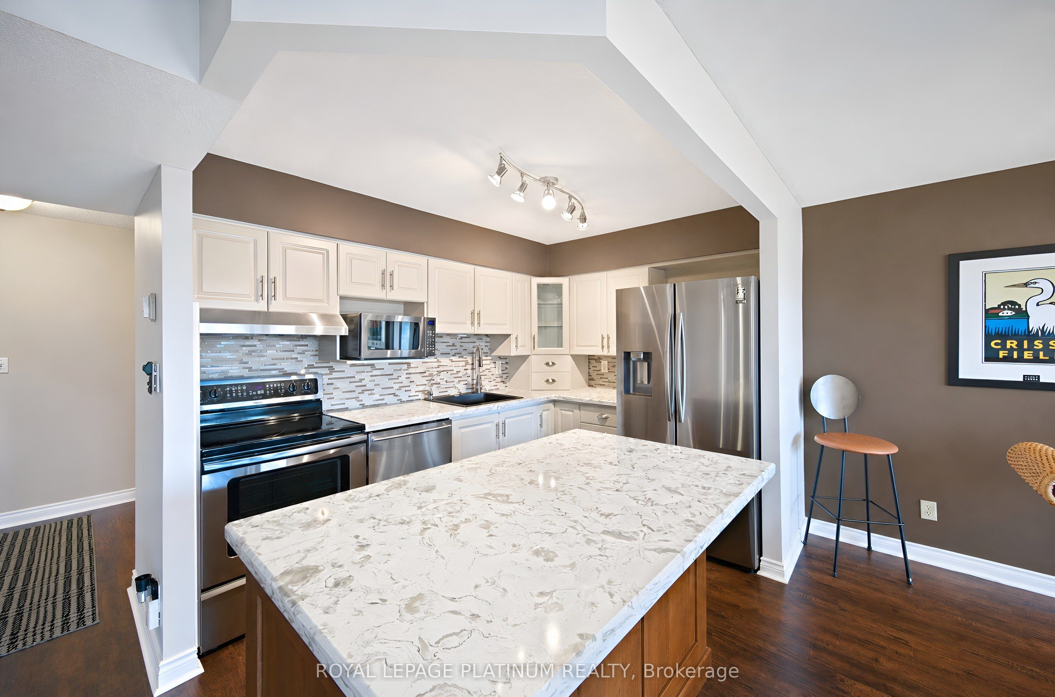 688 Preston Parkway 401 Property Photo 6