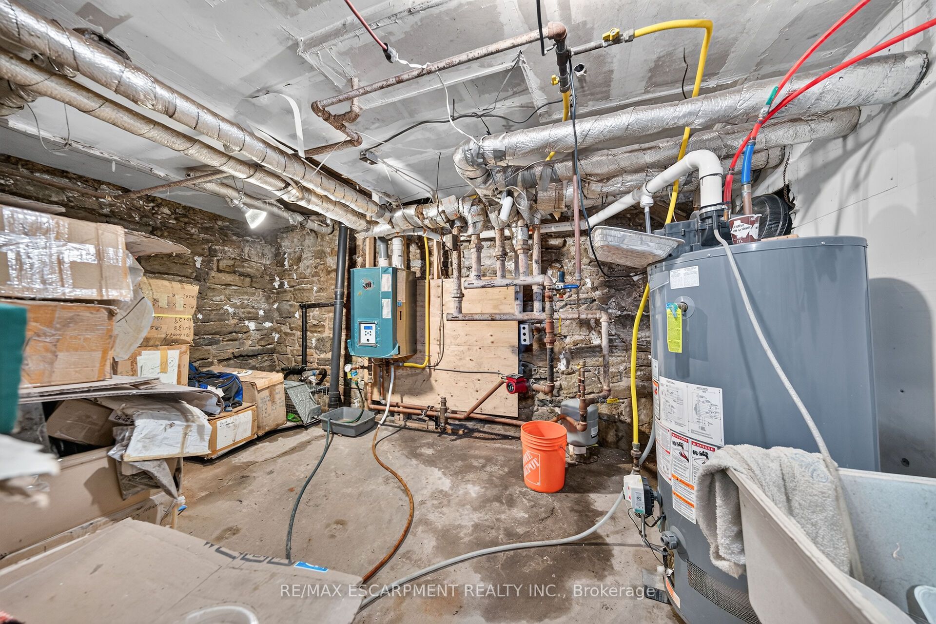 817 King Street E Property Photo 8