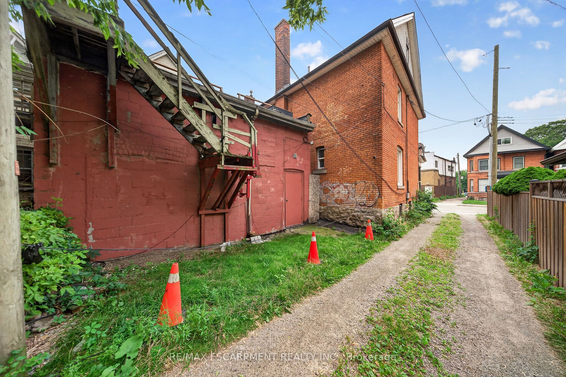 817 King Street E Property Photo 20