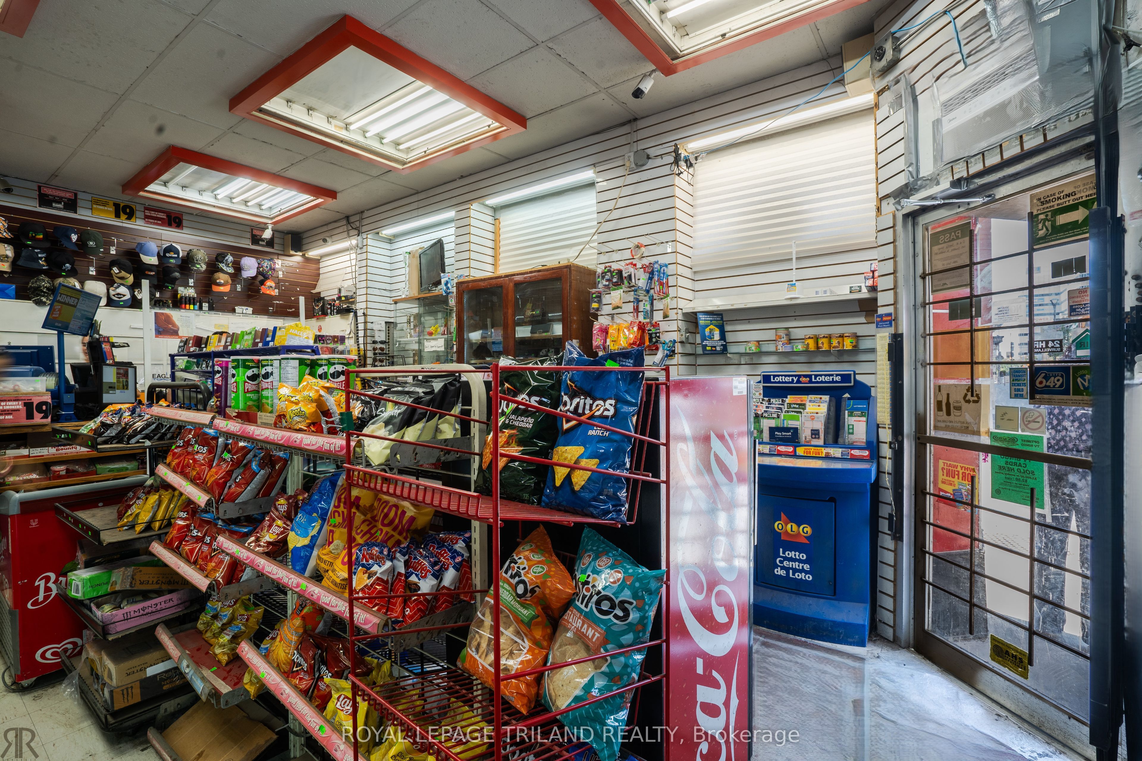 163 Dundas Street E Property Photo 4