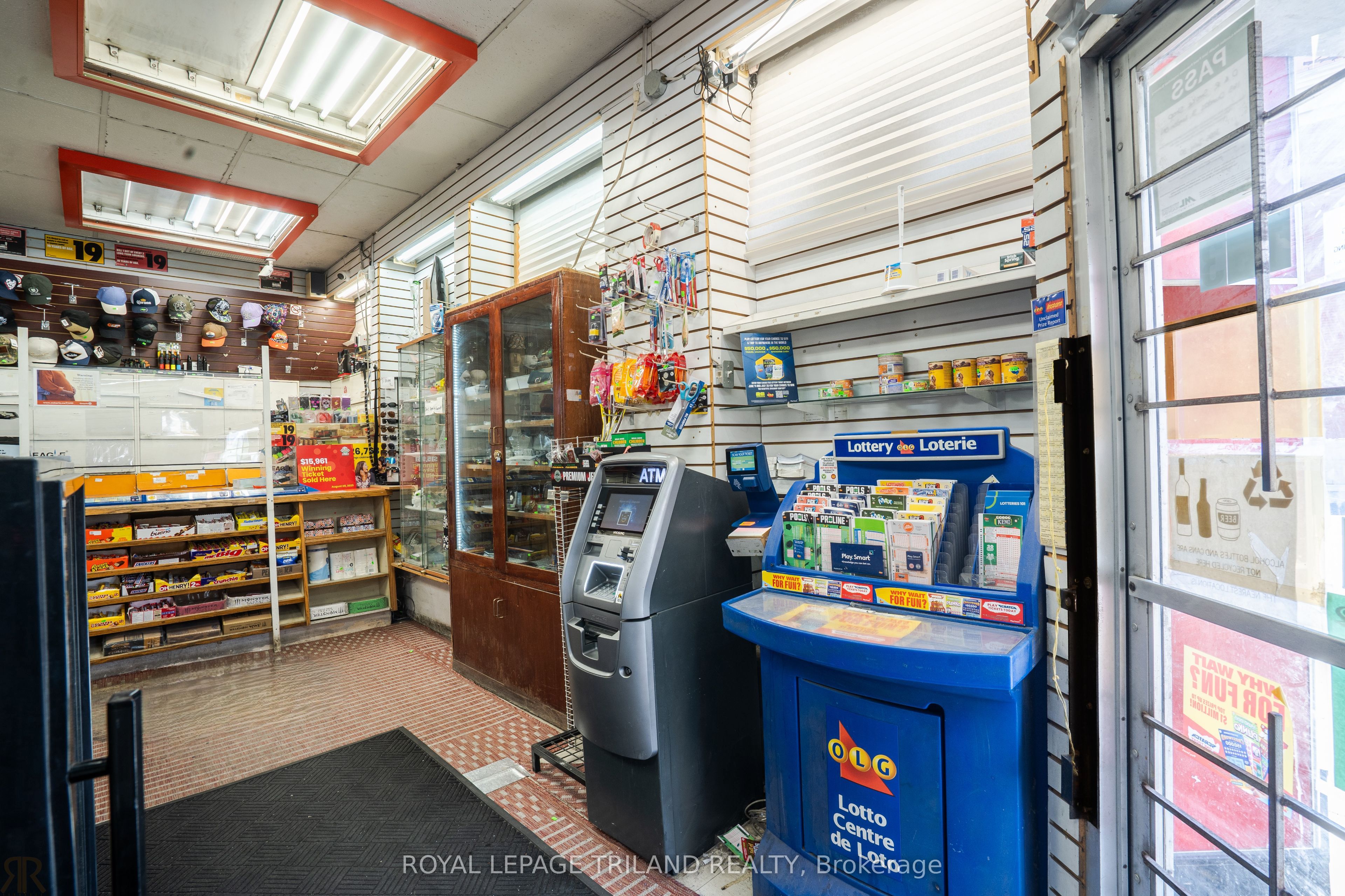 163 Dundas Street E Property Photo 5