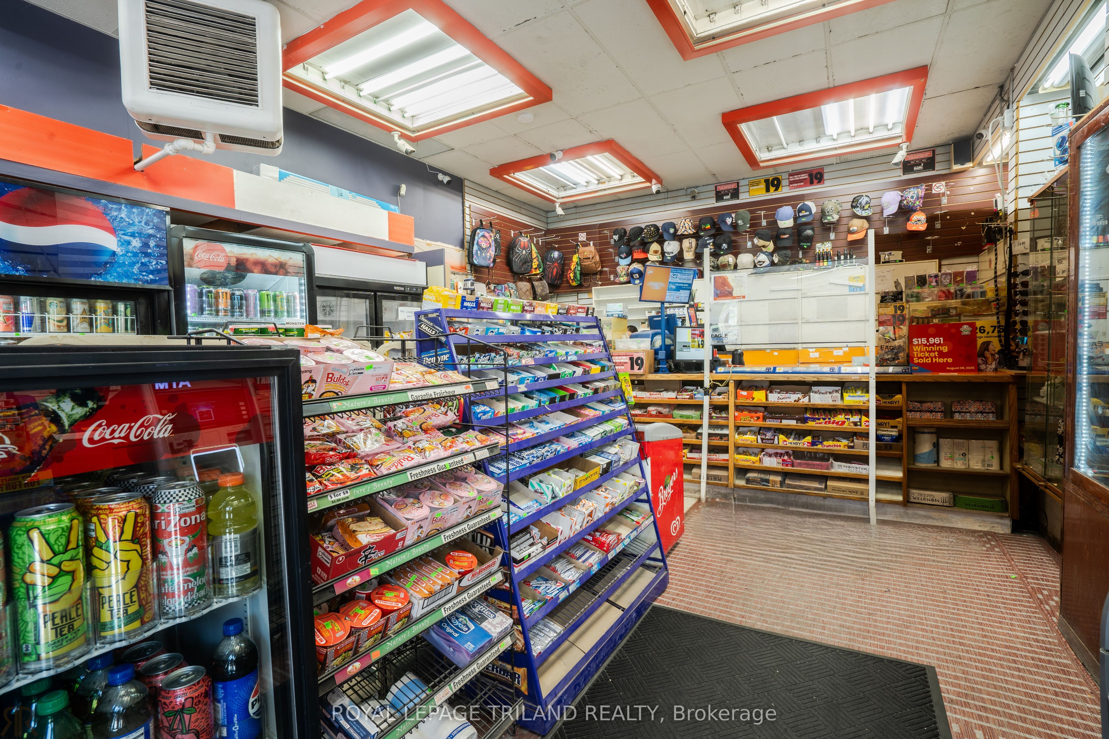 163 Dundas Street E Property Photo 6