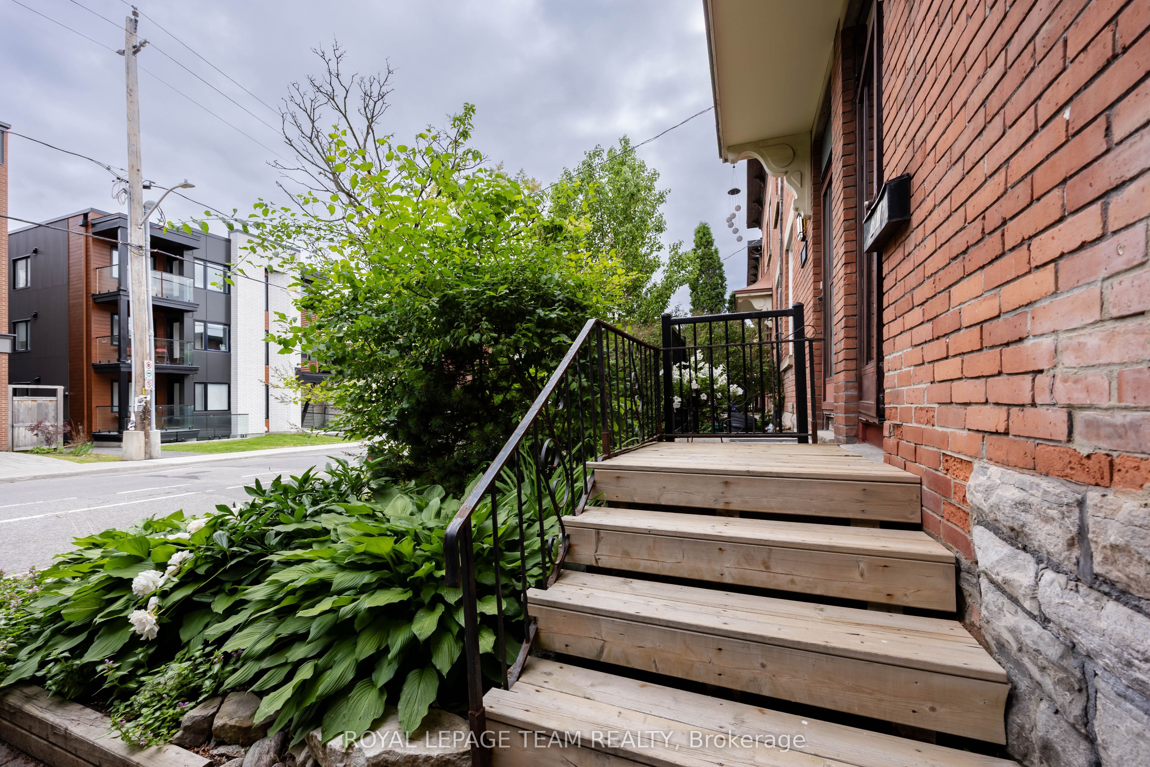 301 Somerset Street E Property Photo 4