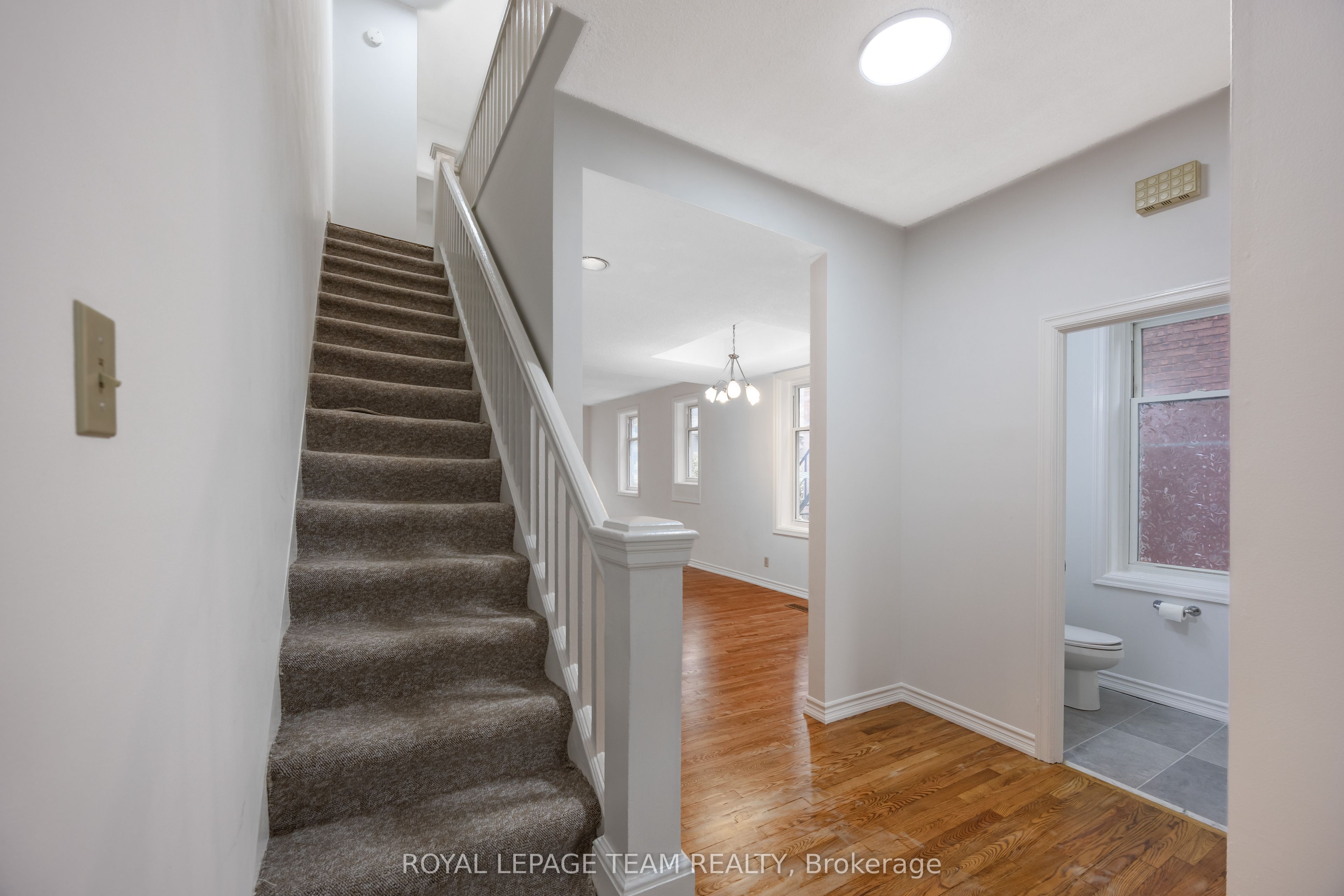 301 Somerset Street E Property Photo 7