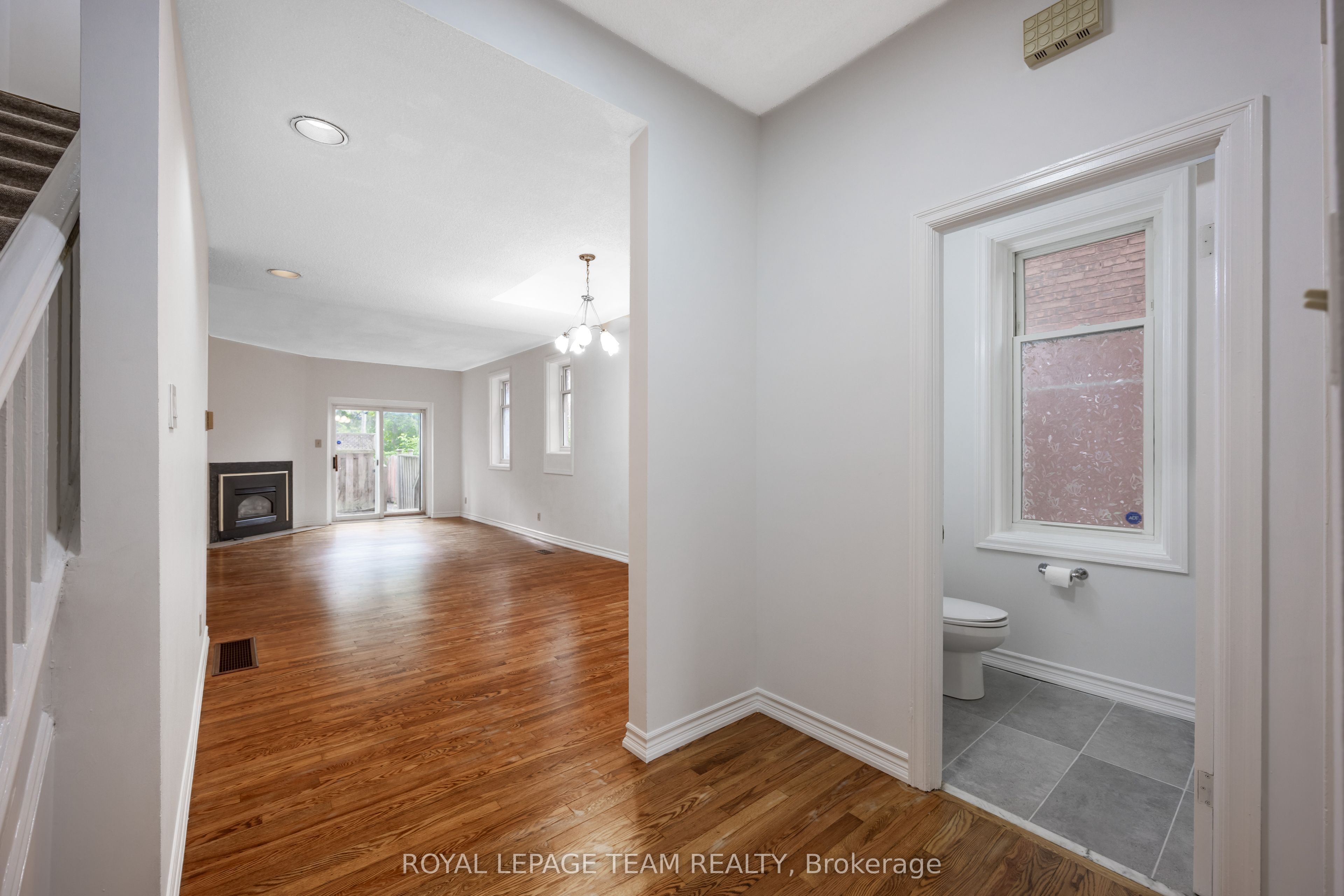301 Somerset Street E Property Photo 8