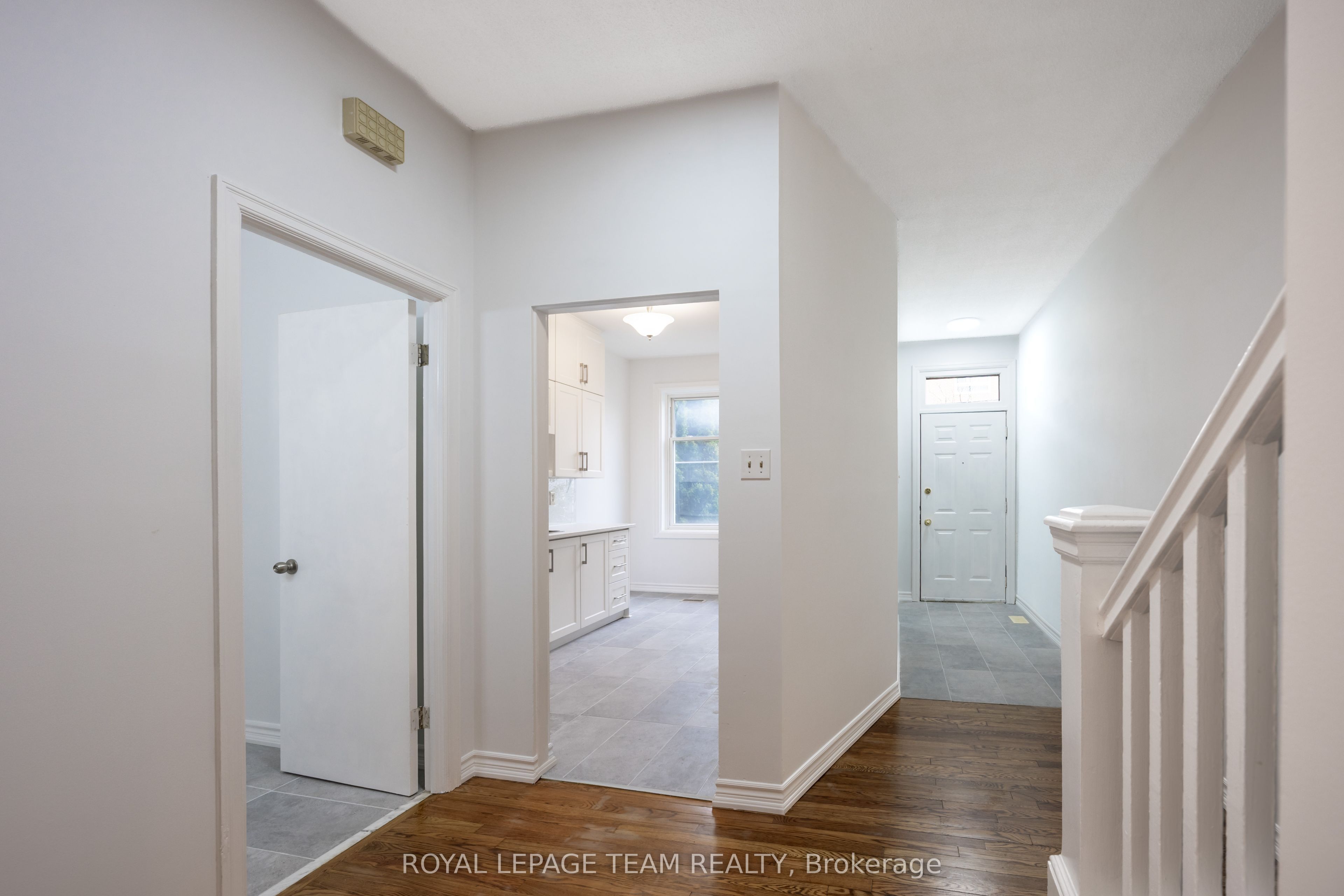 301 Somerset Street E Property Photo 9