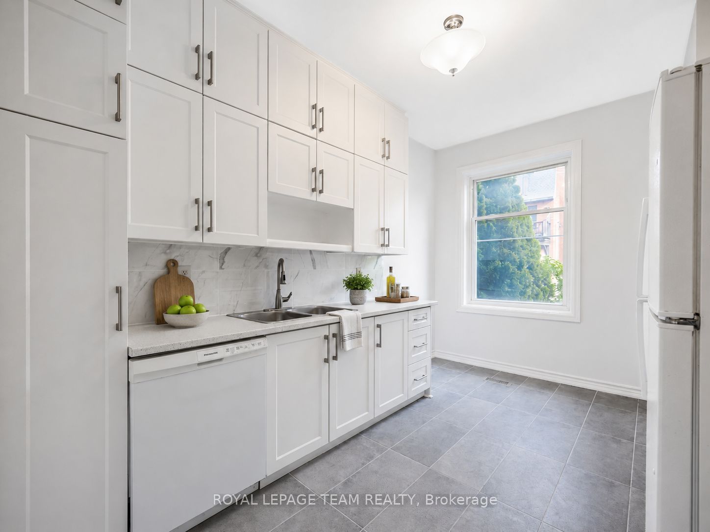 301 Somerset Street E Property Photo 10
