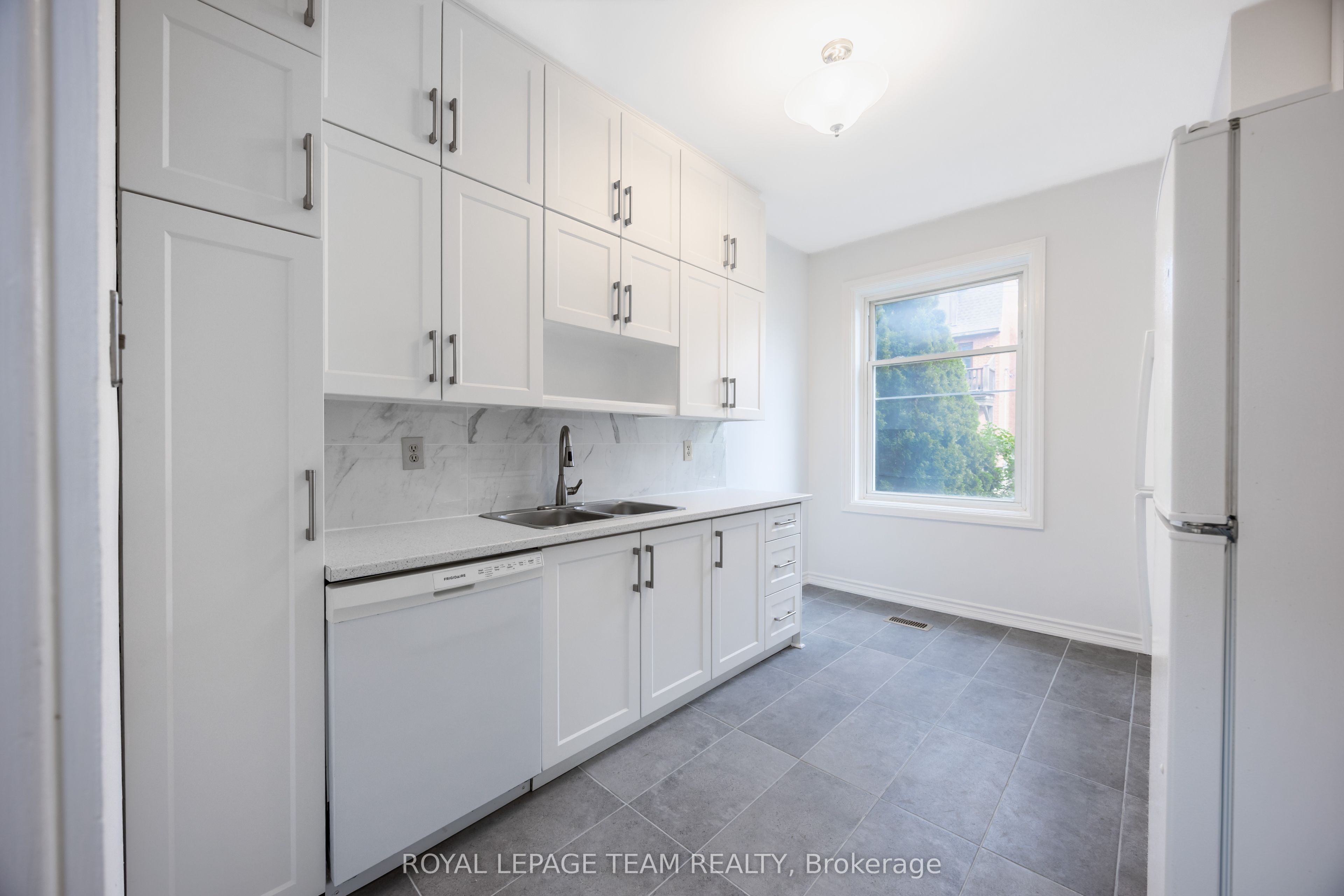 301 Somerset Street E Property Photo 11