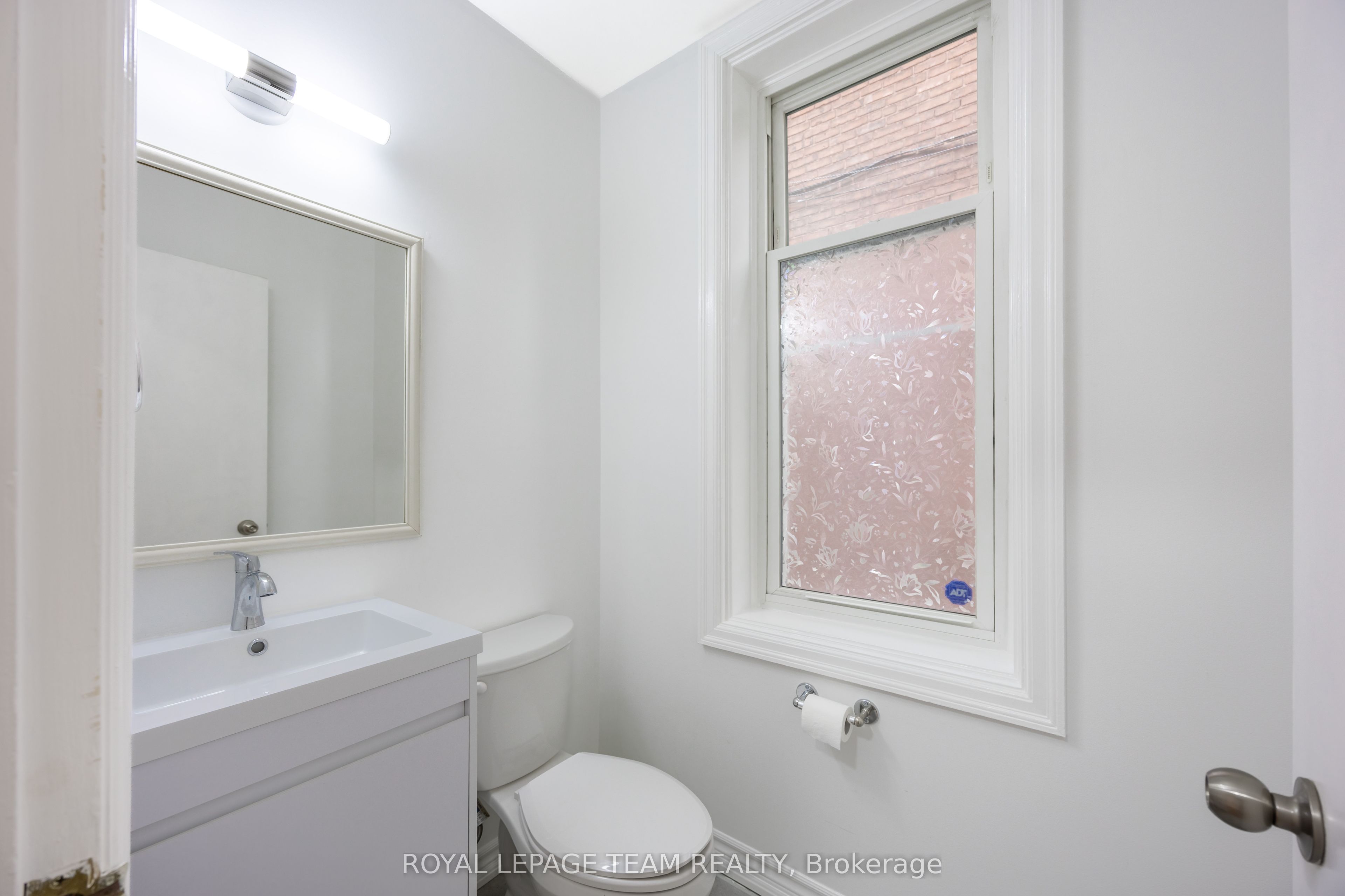 301 Somerset Street E Property Photo 14