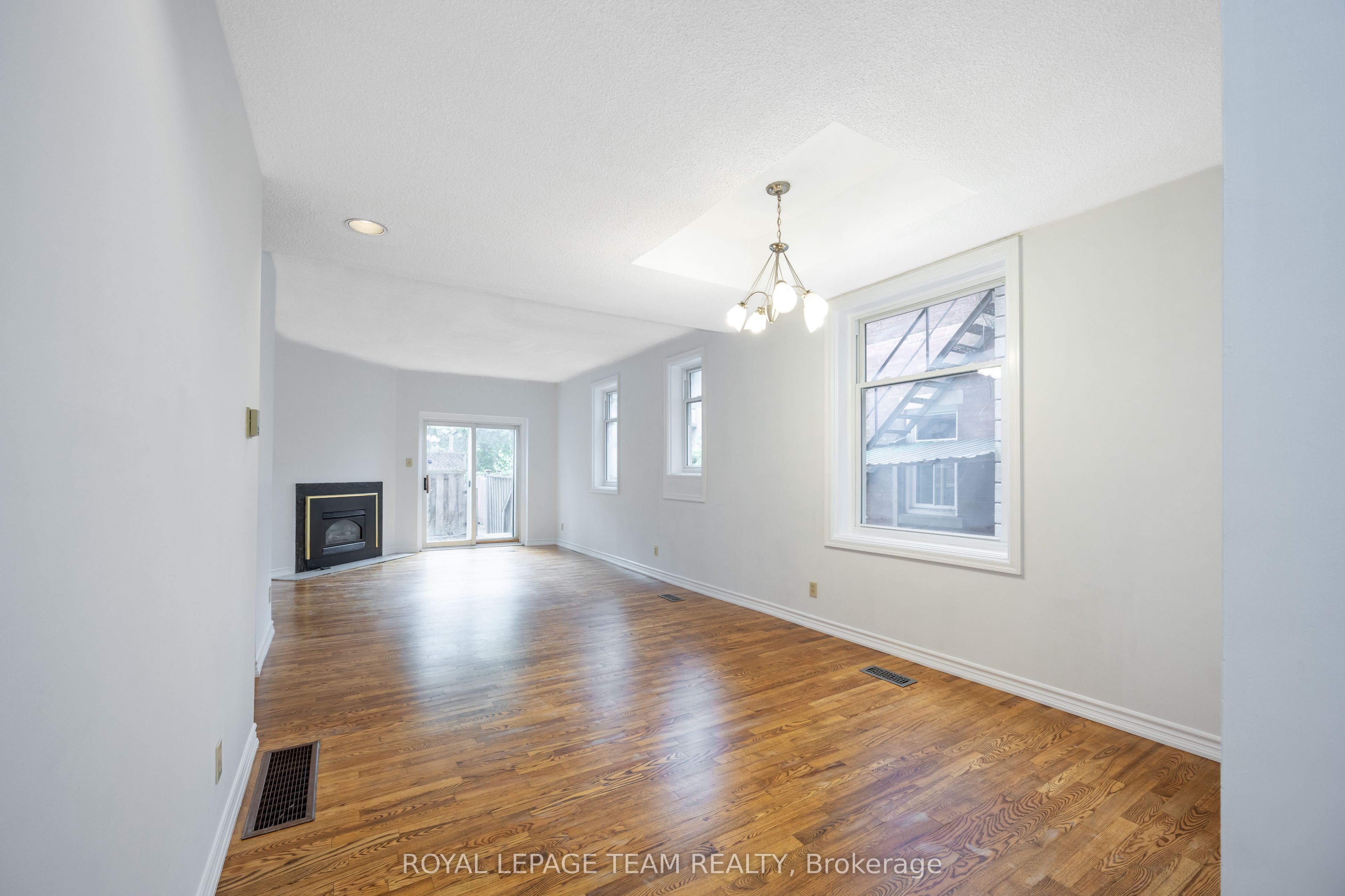 301 Somerset Street E Property Photo 17