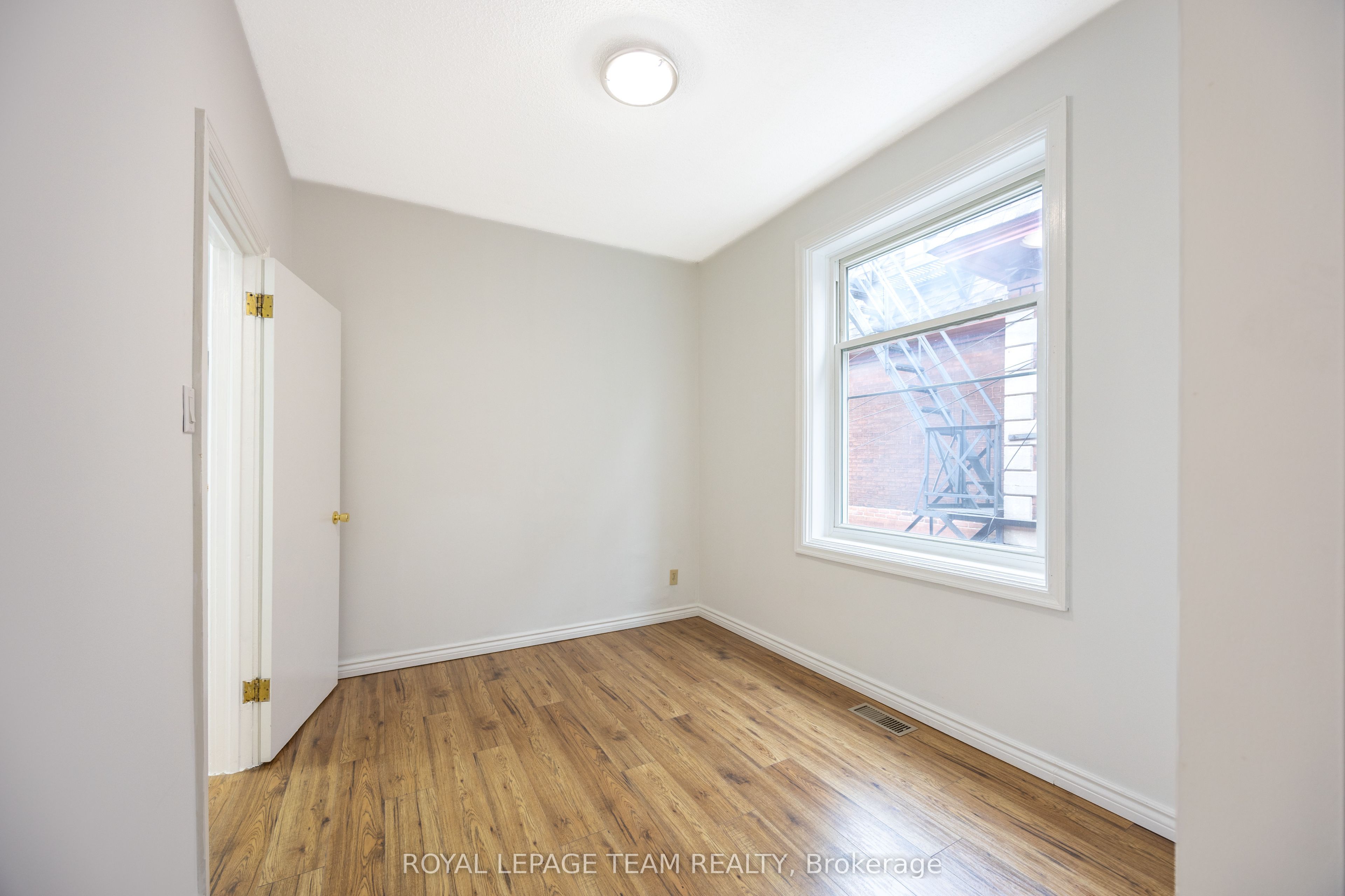 301 Somerset Street E Property Photo 33