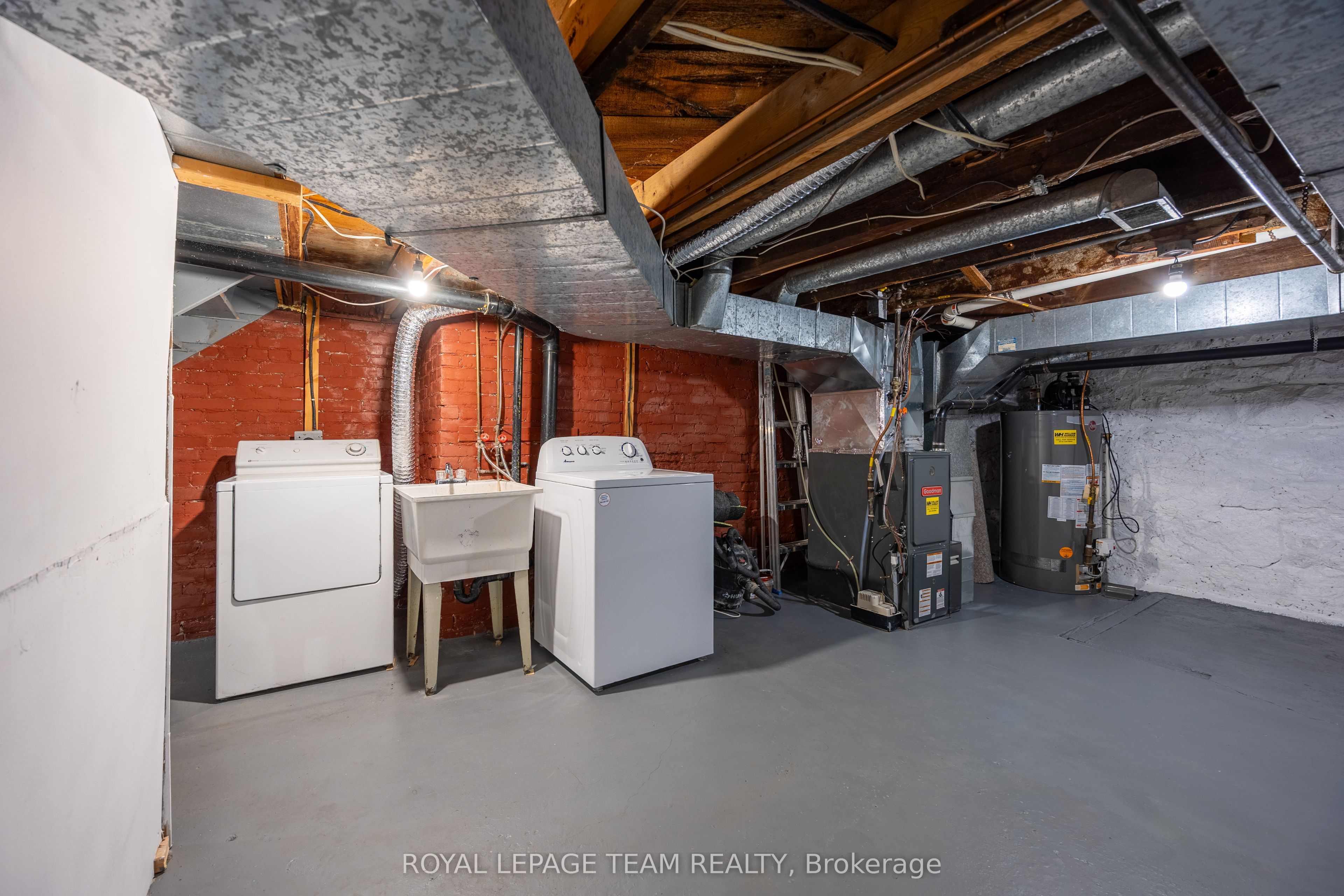 301 Somerset Street E Property Photo 44