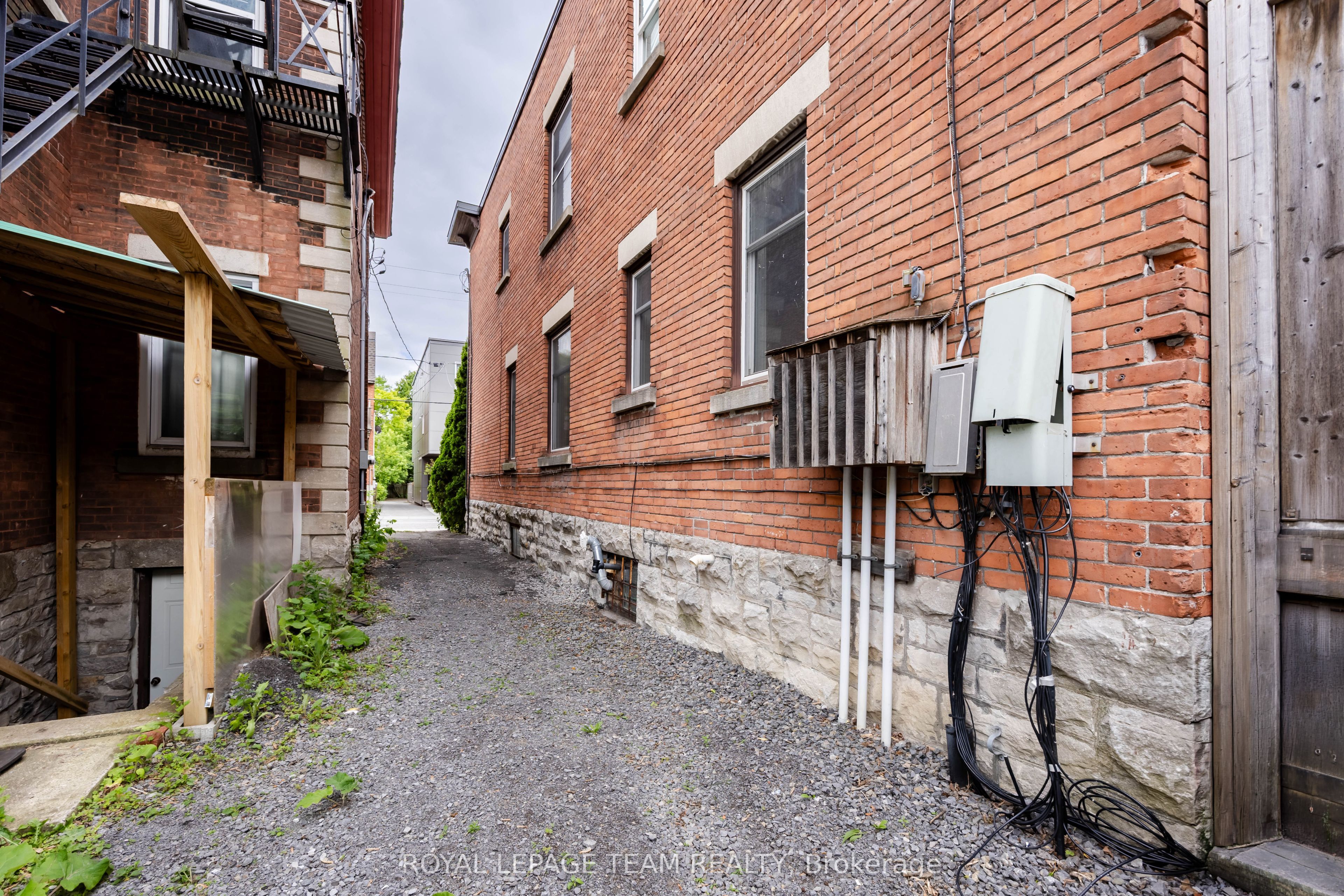 301 Somerset Street E Property Photo 46