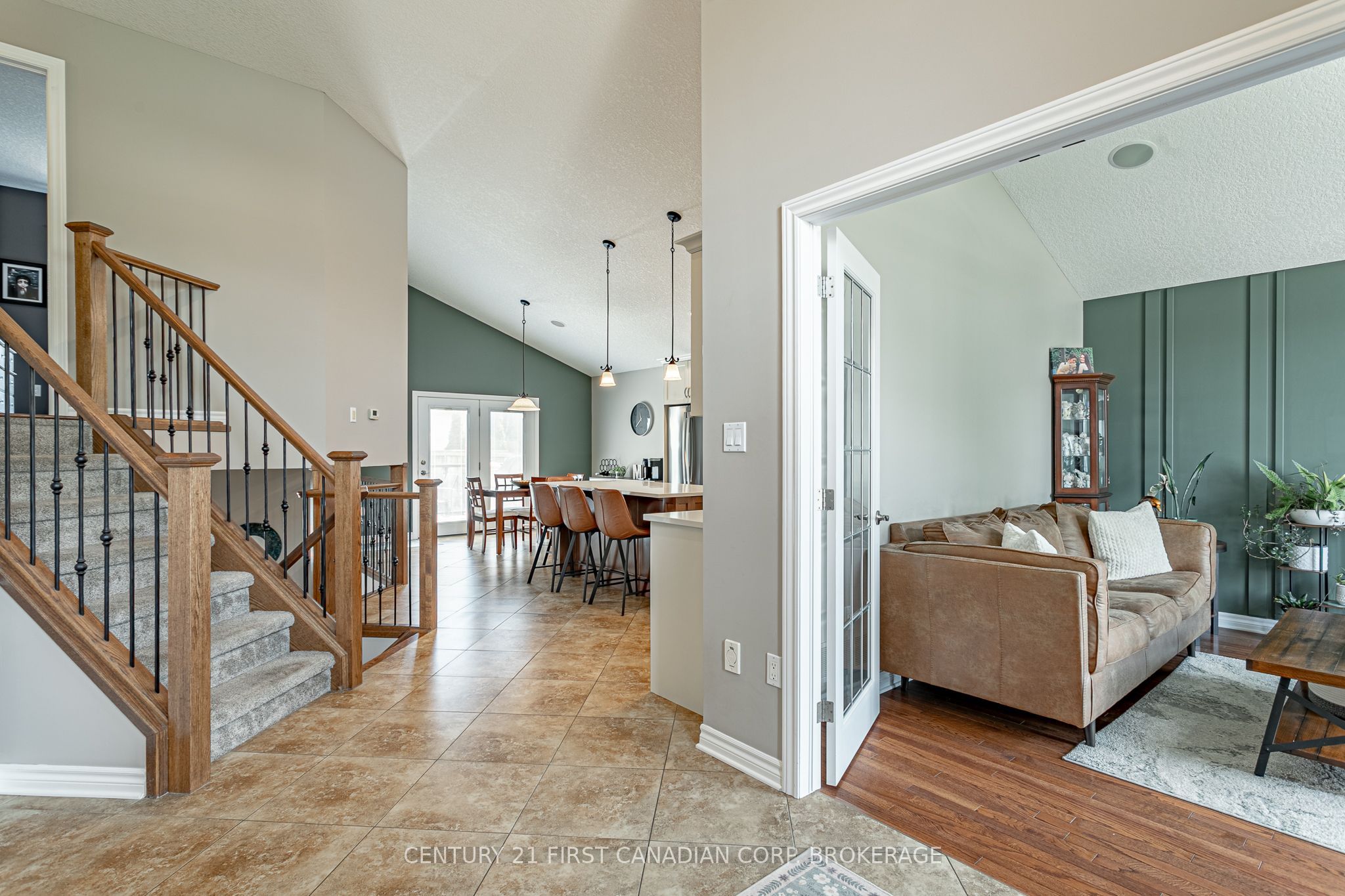 270 Boyd Boulevard Property Photo 5