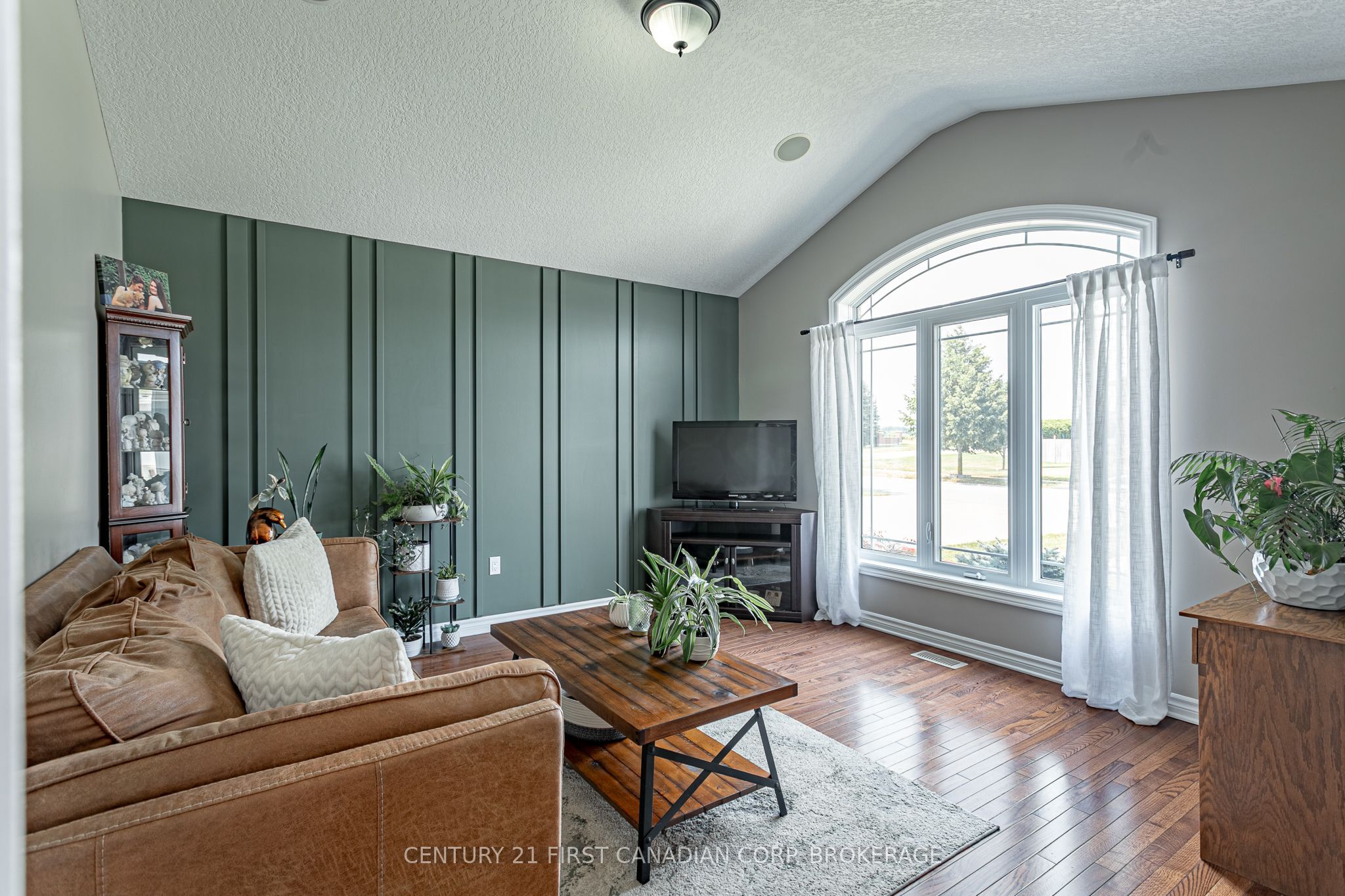 270 Boyd Boulevard Property Photo 6