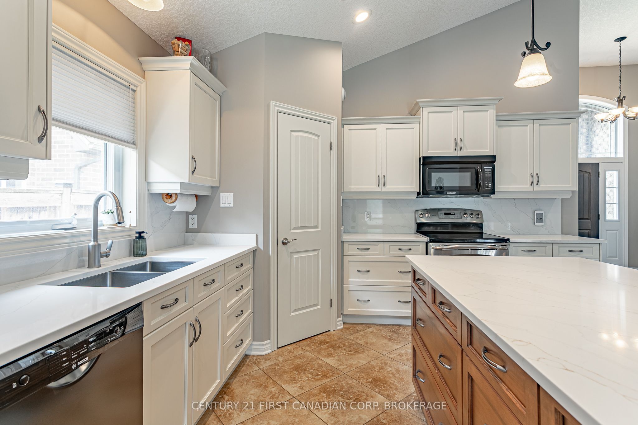 270 Boyd Boulevard Property Photo 10
