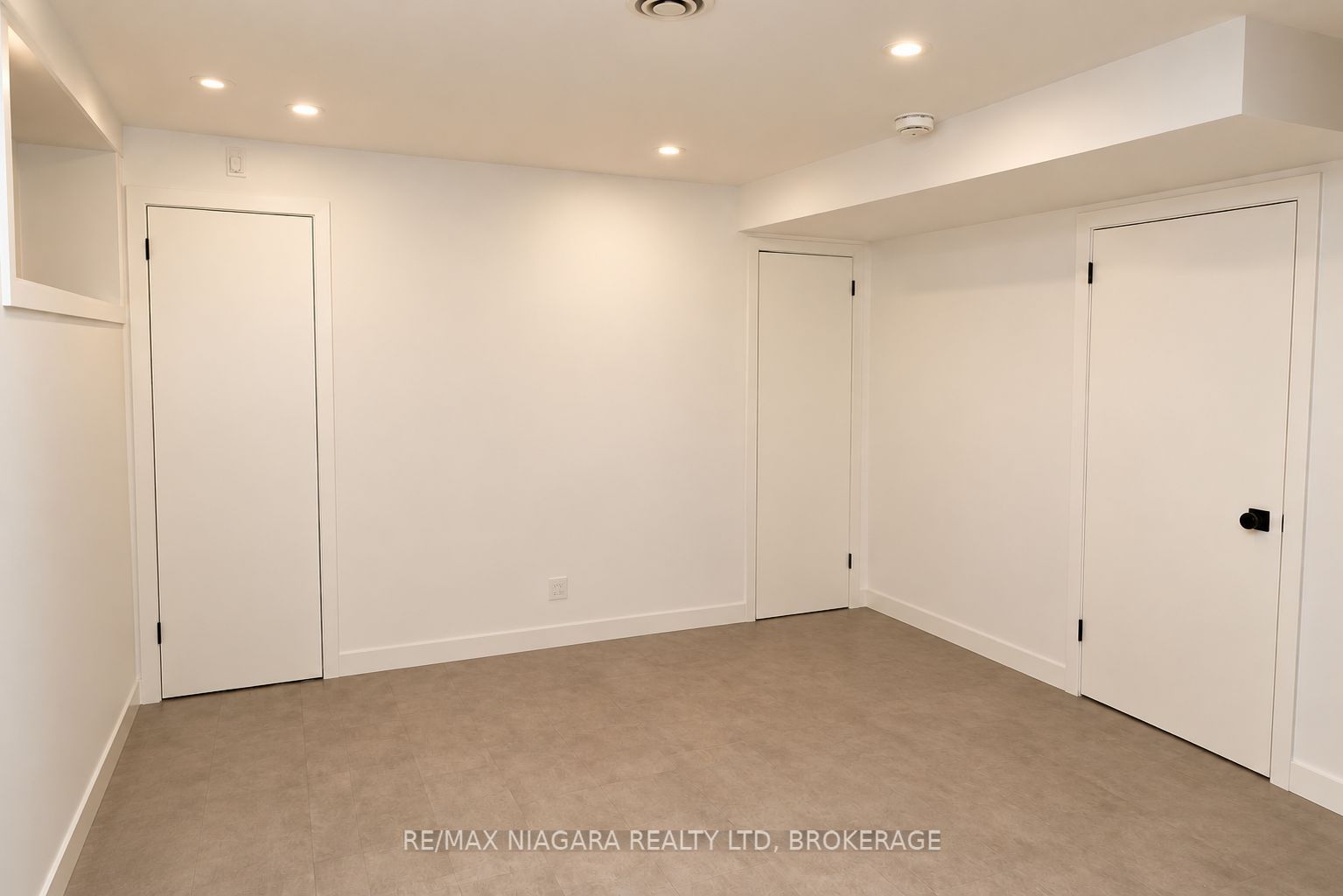 1 Timber Lane Property Photo 17