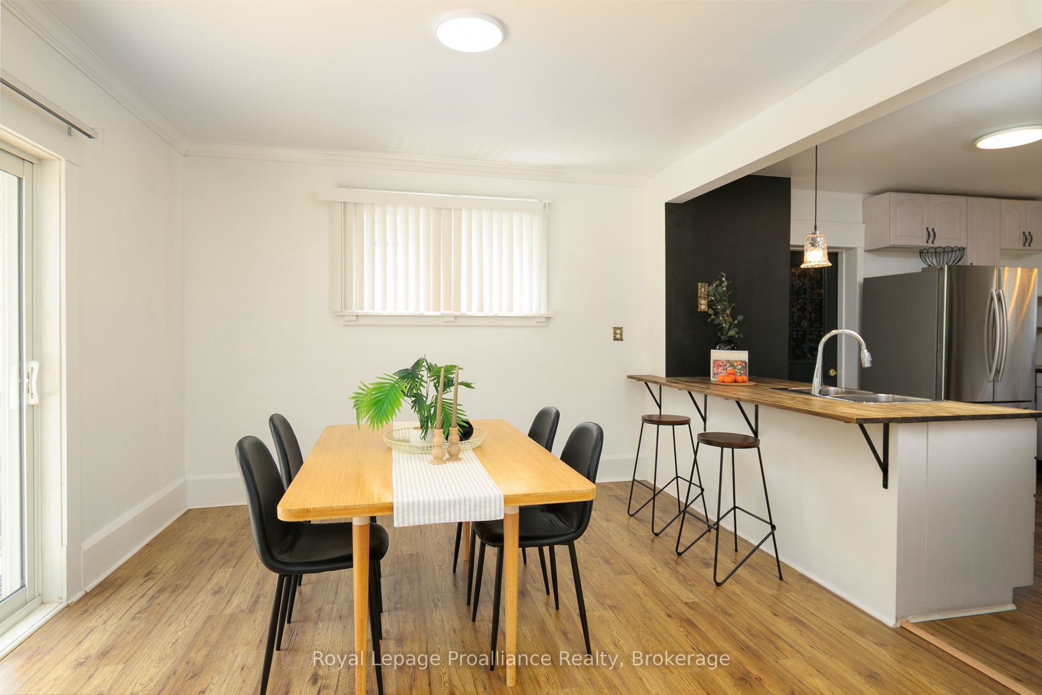 83 Moira Street E Property Photo 6