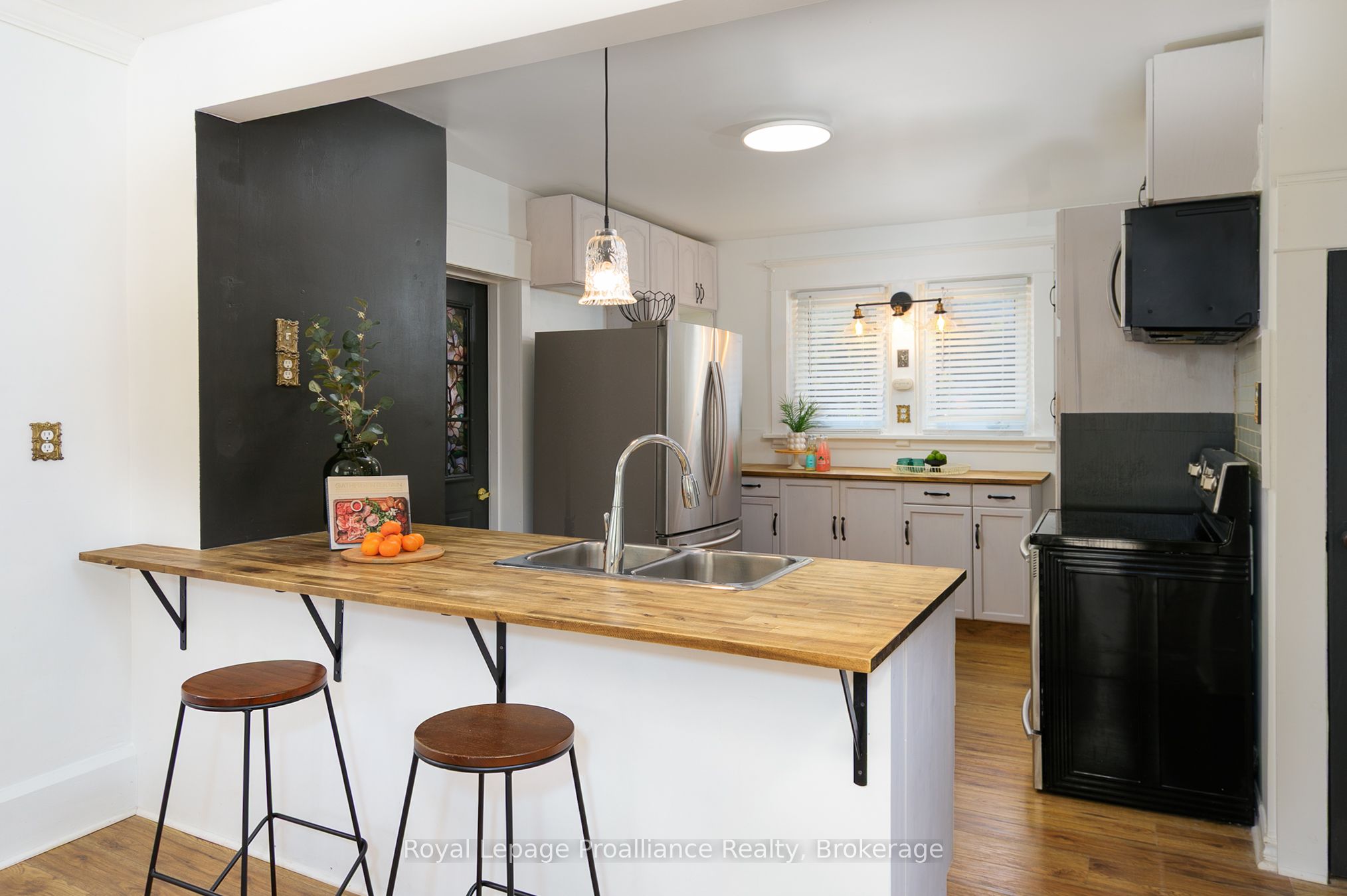 83 Moira Street E Property Photo 7