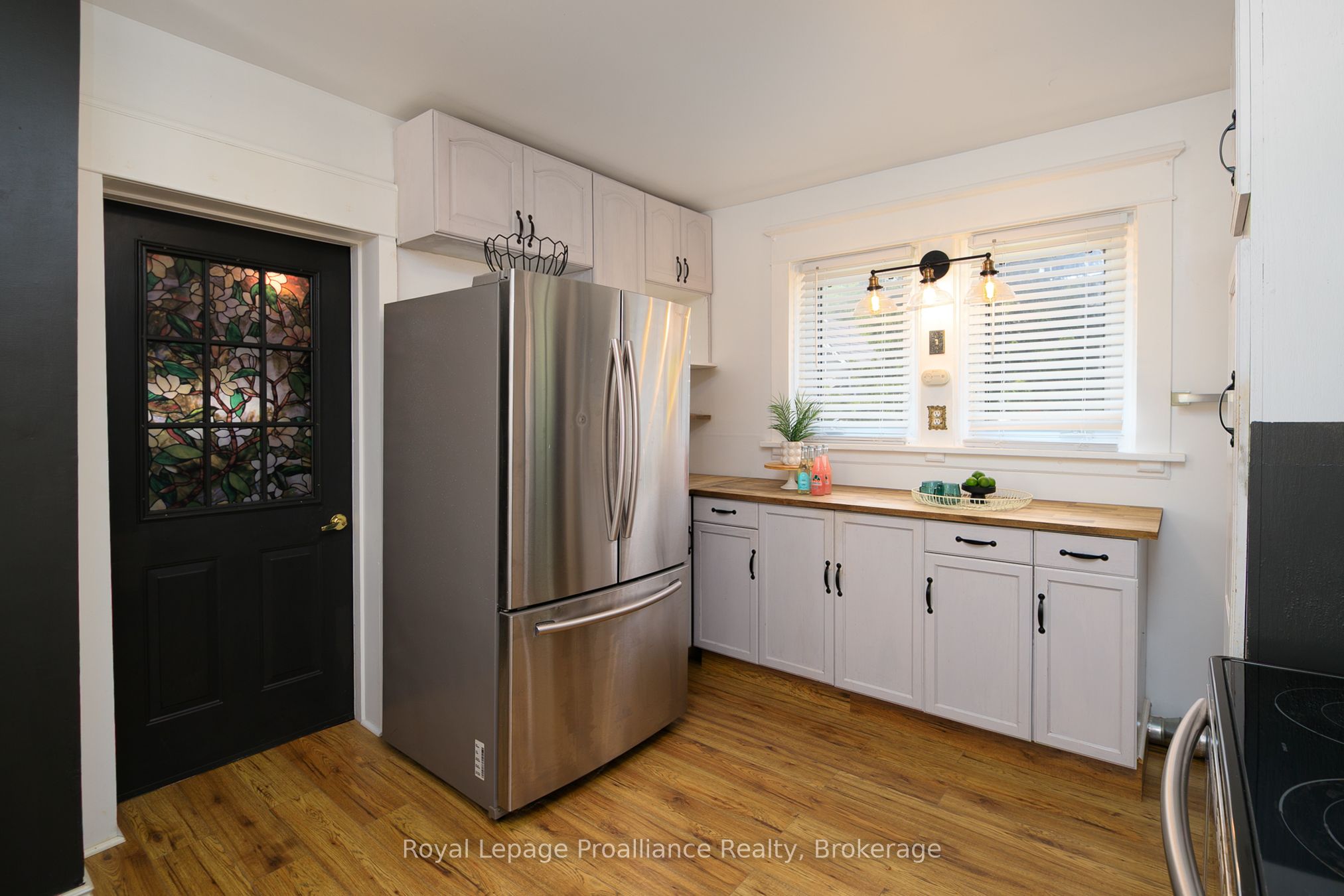 83 Moira Street E Property Photo 8