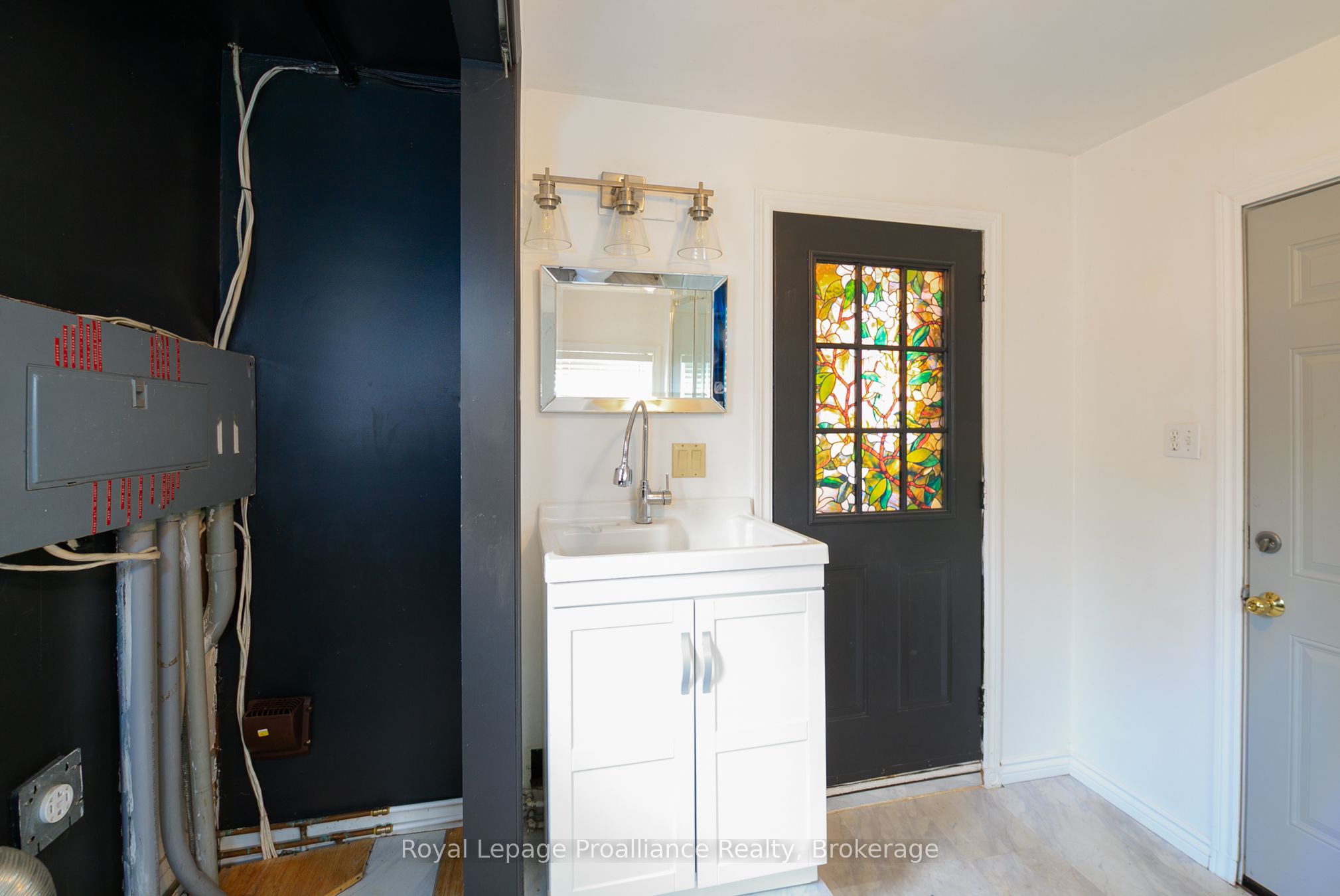 83 Moira Street E Property Photo 11