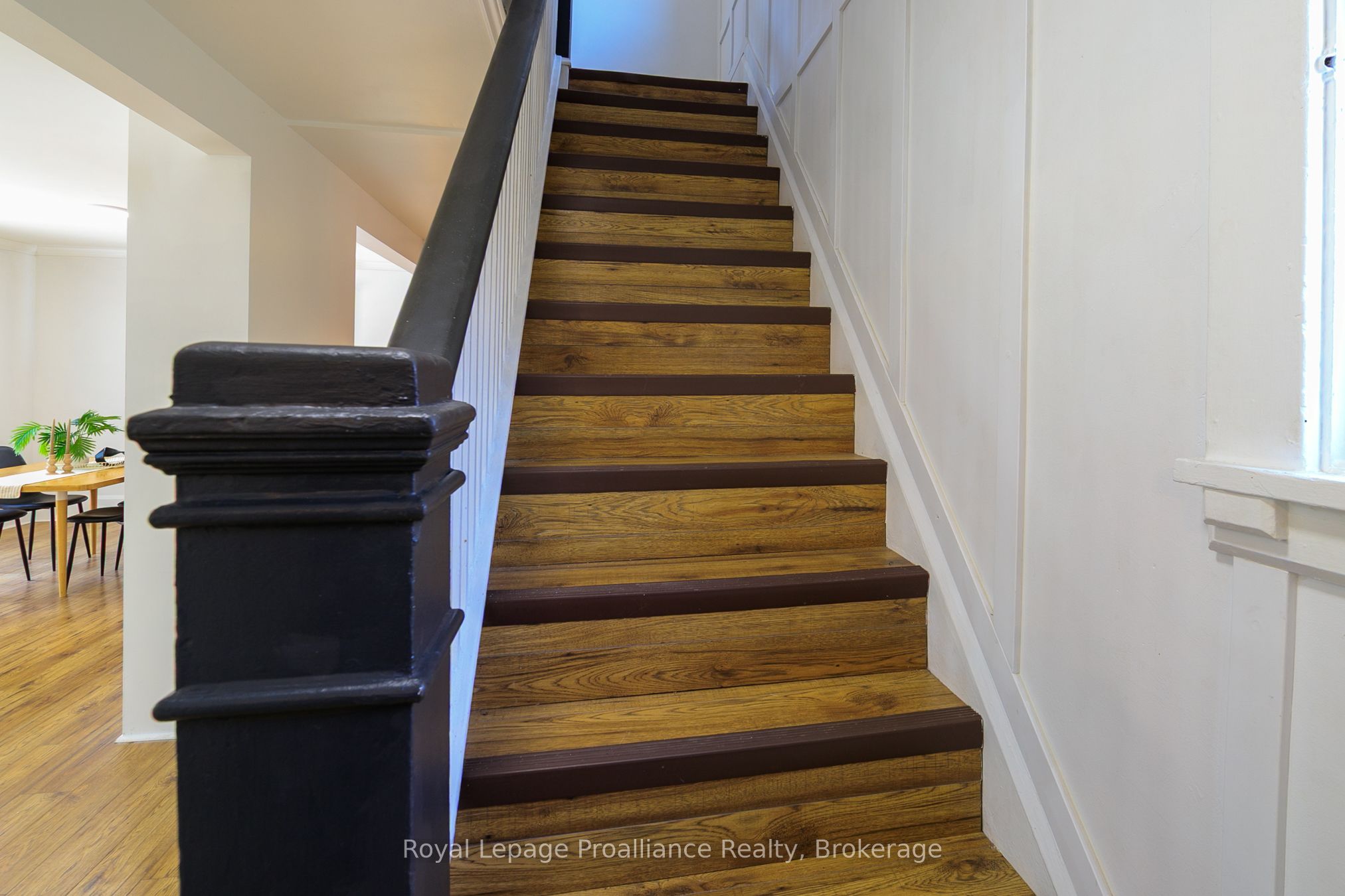 83 Moira Street E Property Photo 12