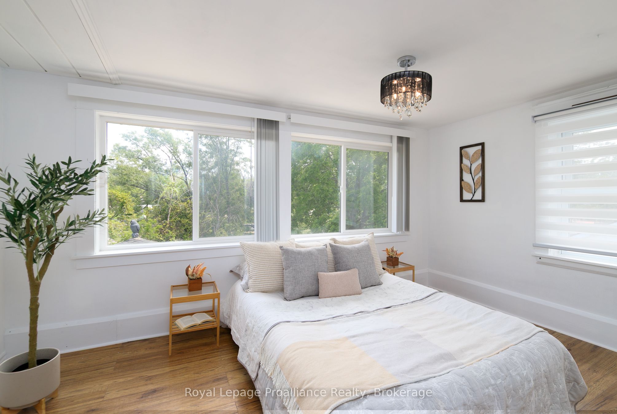 83 Moira Street E Property Photo 14