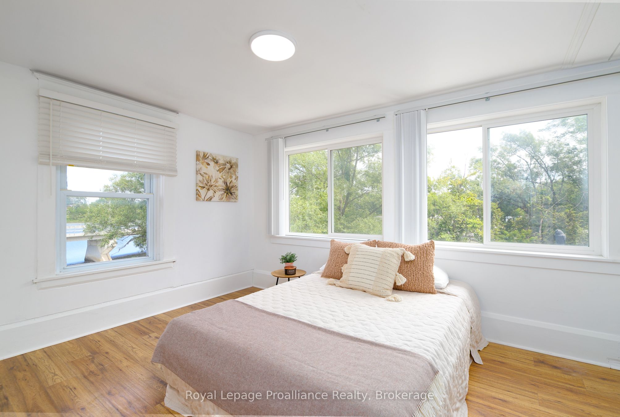 83 Moira Street E Property Photo 15