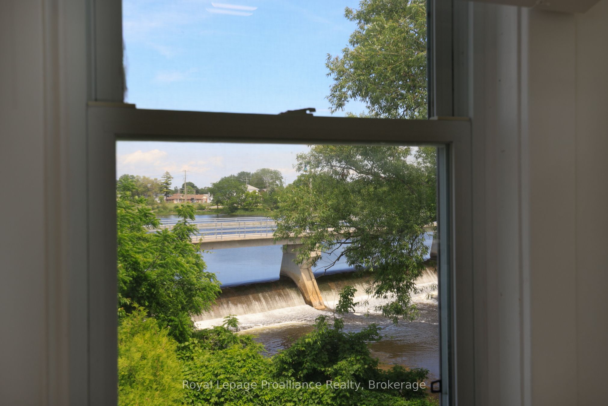 83 Moira Street E Property Photo 16