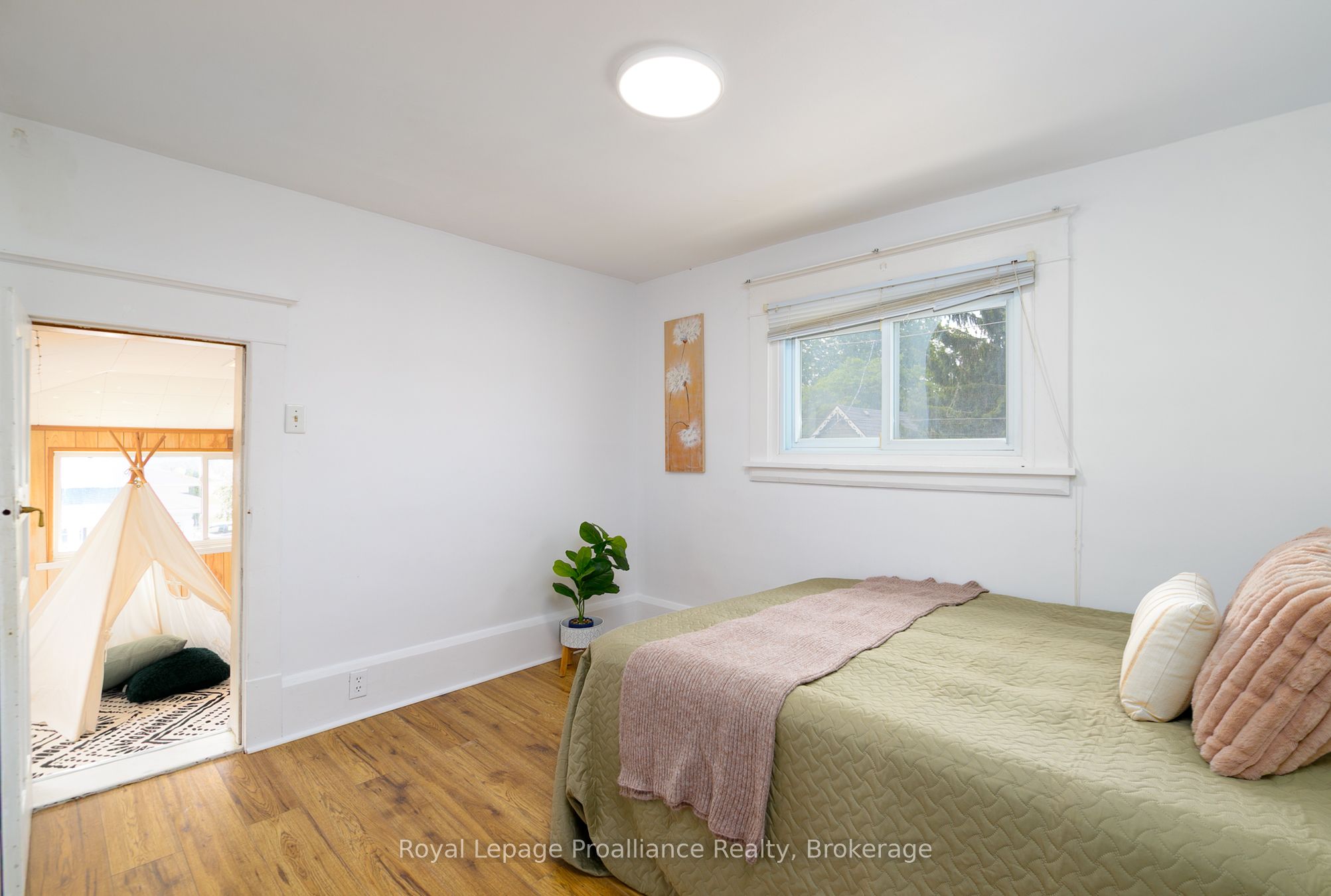 83 Moira Street E Property Photo 17