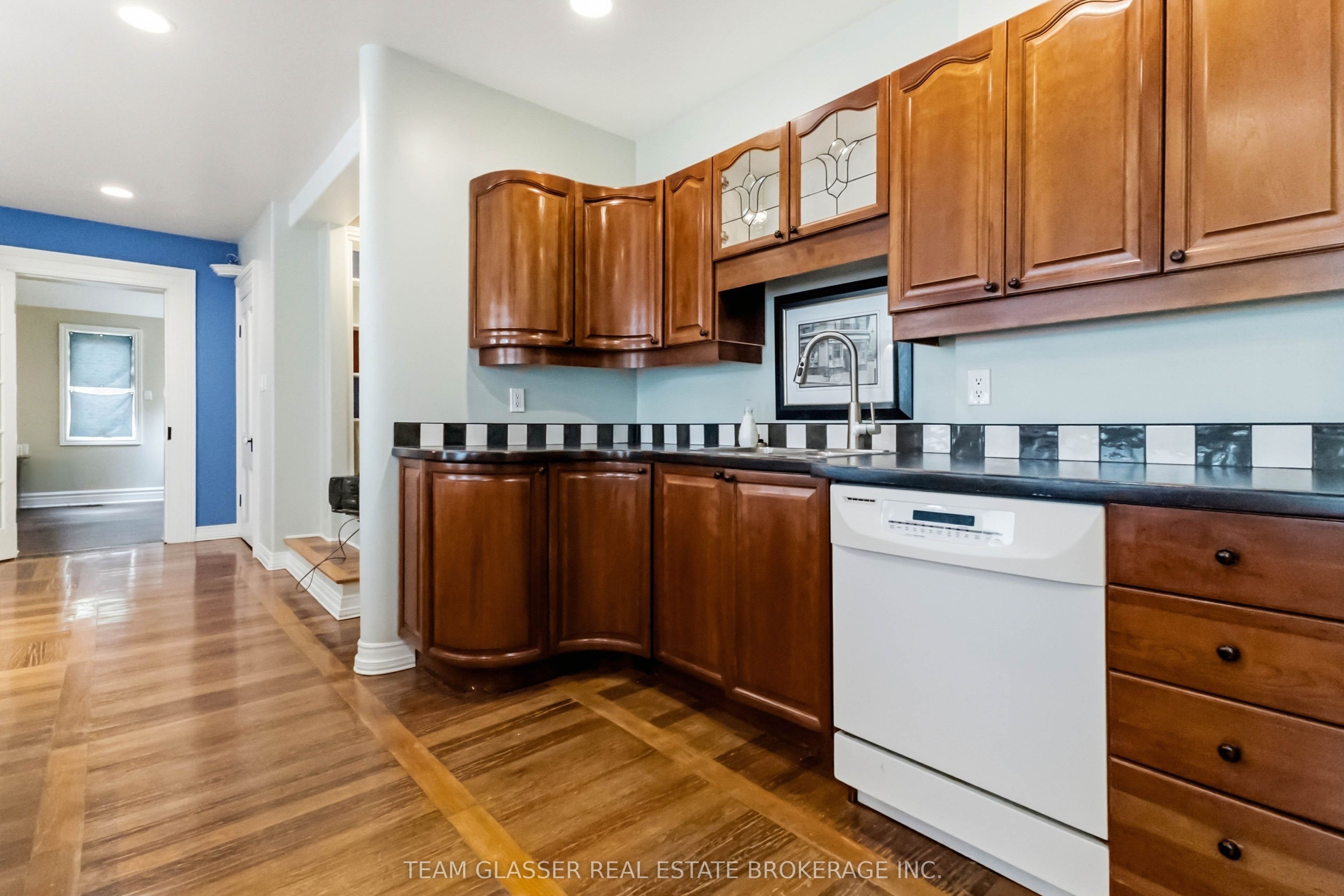 510 Dufferin Avenue Property Photo 15