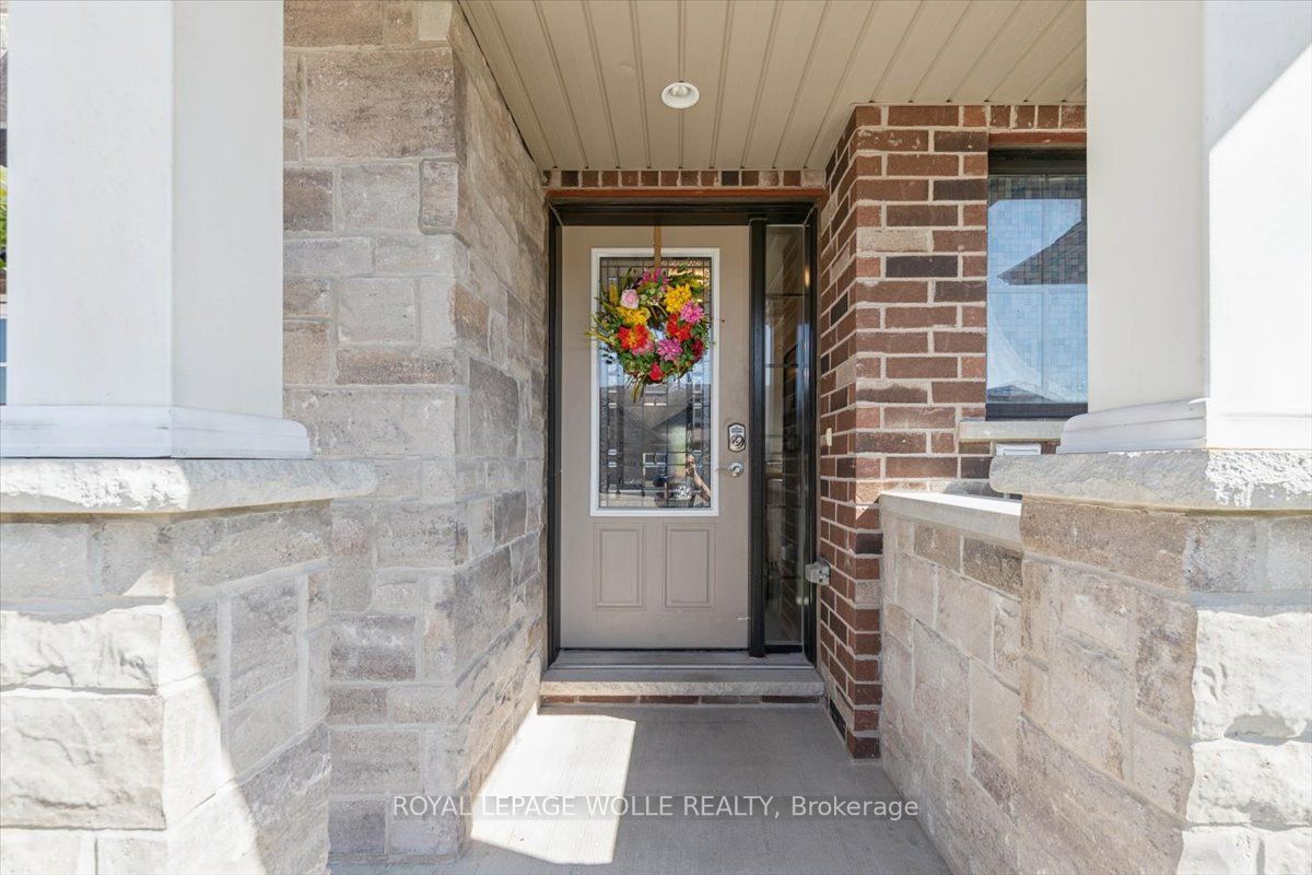 1453 Dunkirk Avenue Property Photo 4